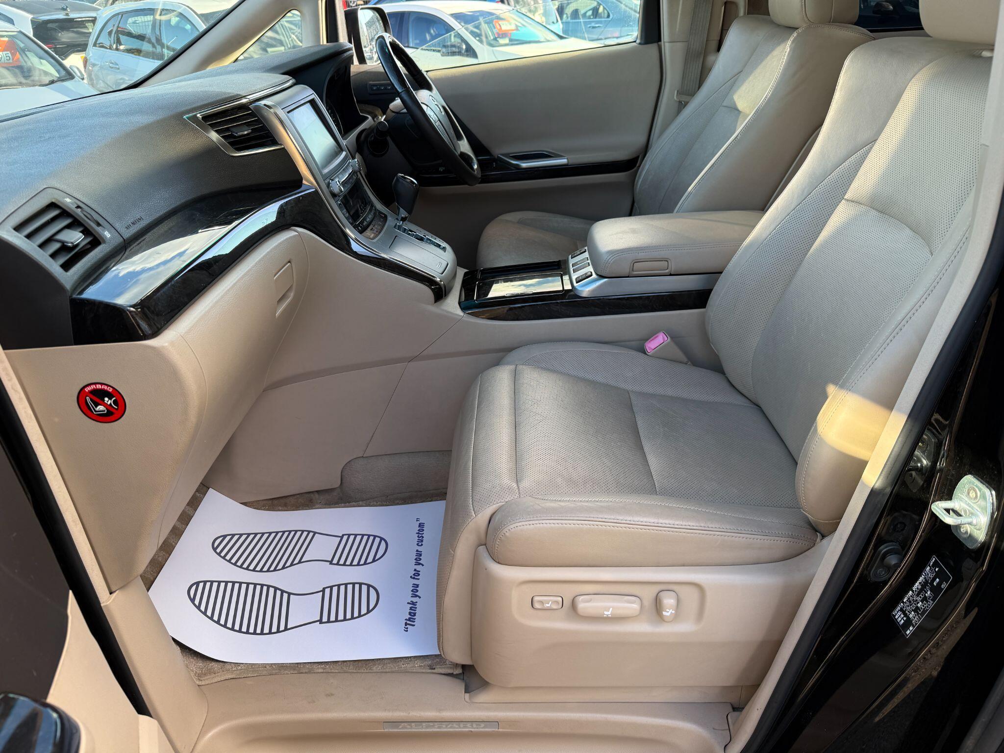 Toyota Alphard - Image 28