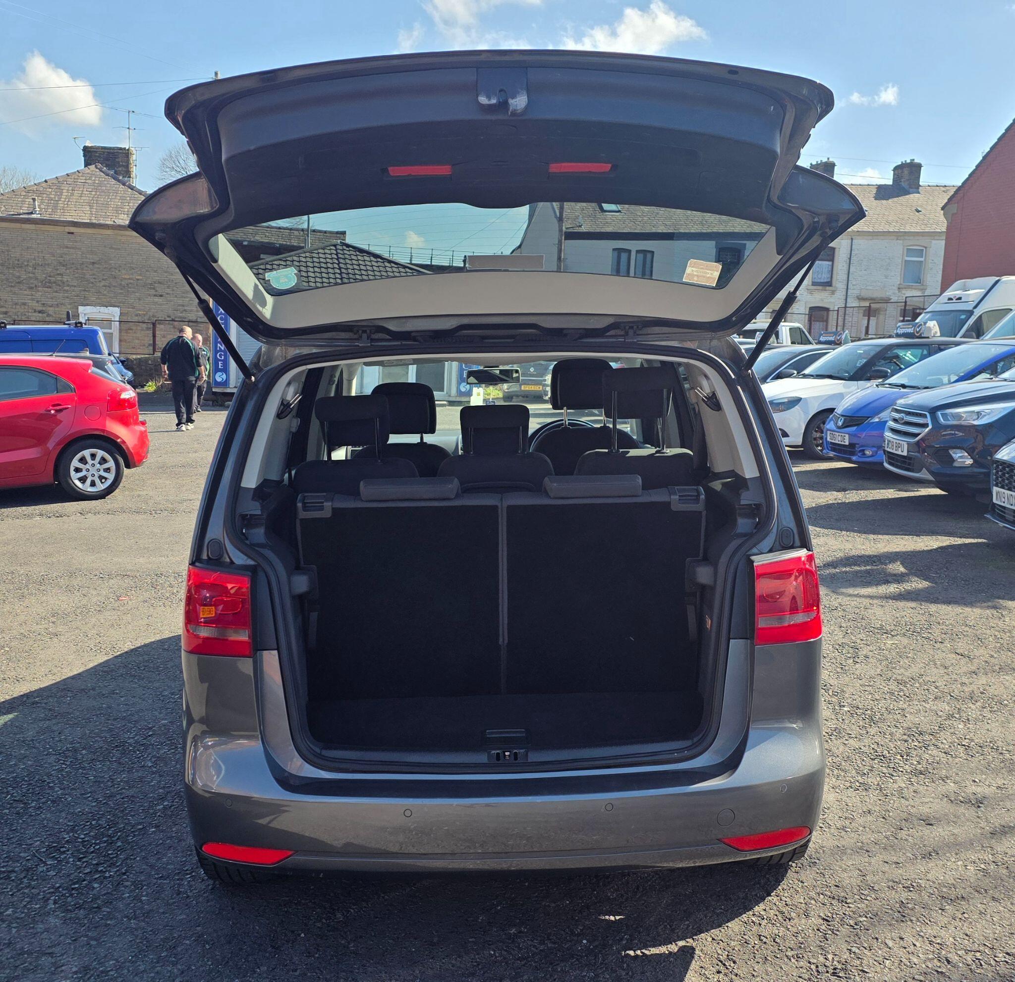 Volkswagen Touran - Image 22