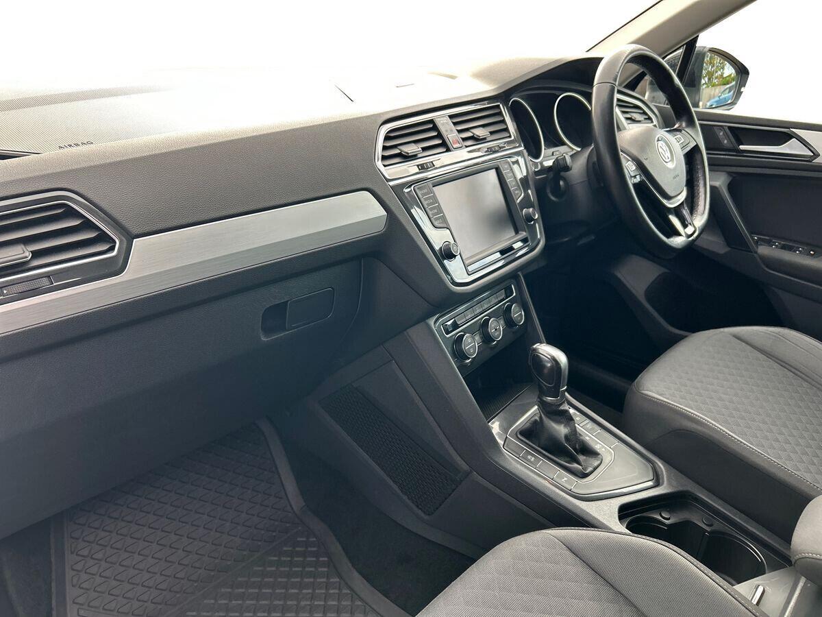 Volkswagen Tiguan - Image 25