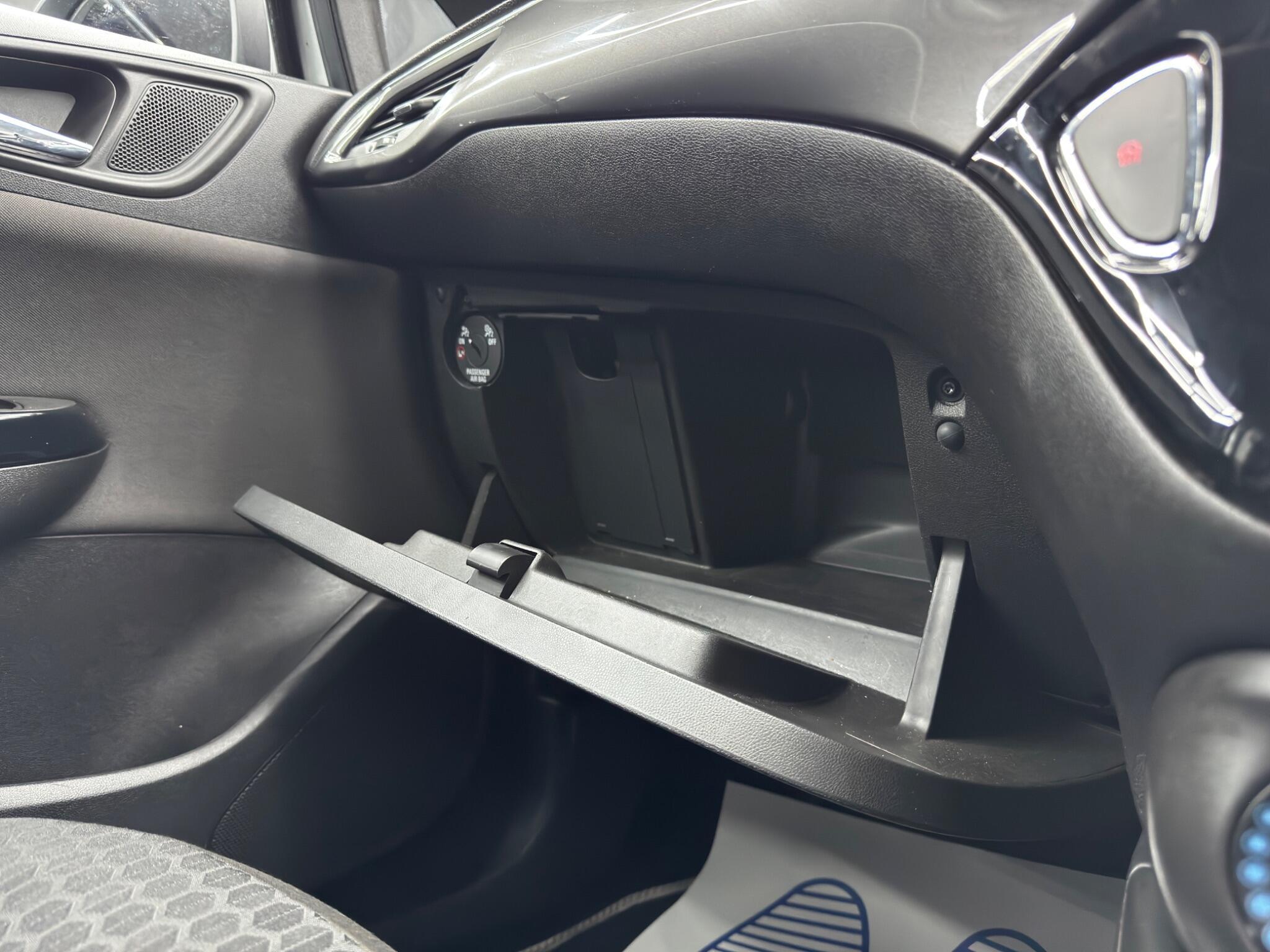 Vauxhall Corsa - Image 30