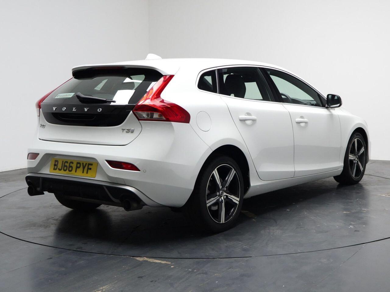 Volvo V40 - Image 12