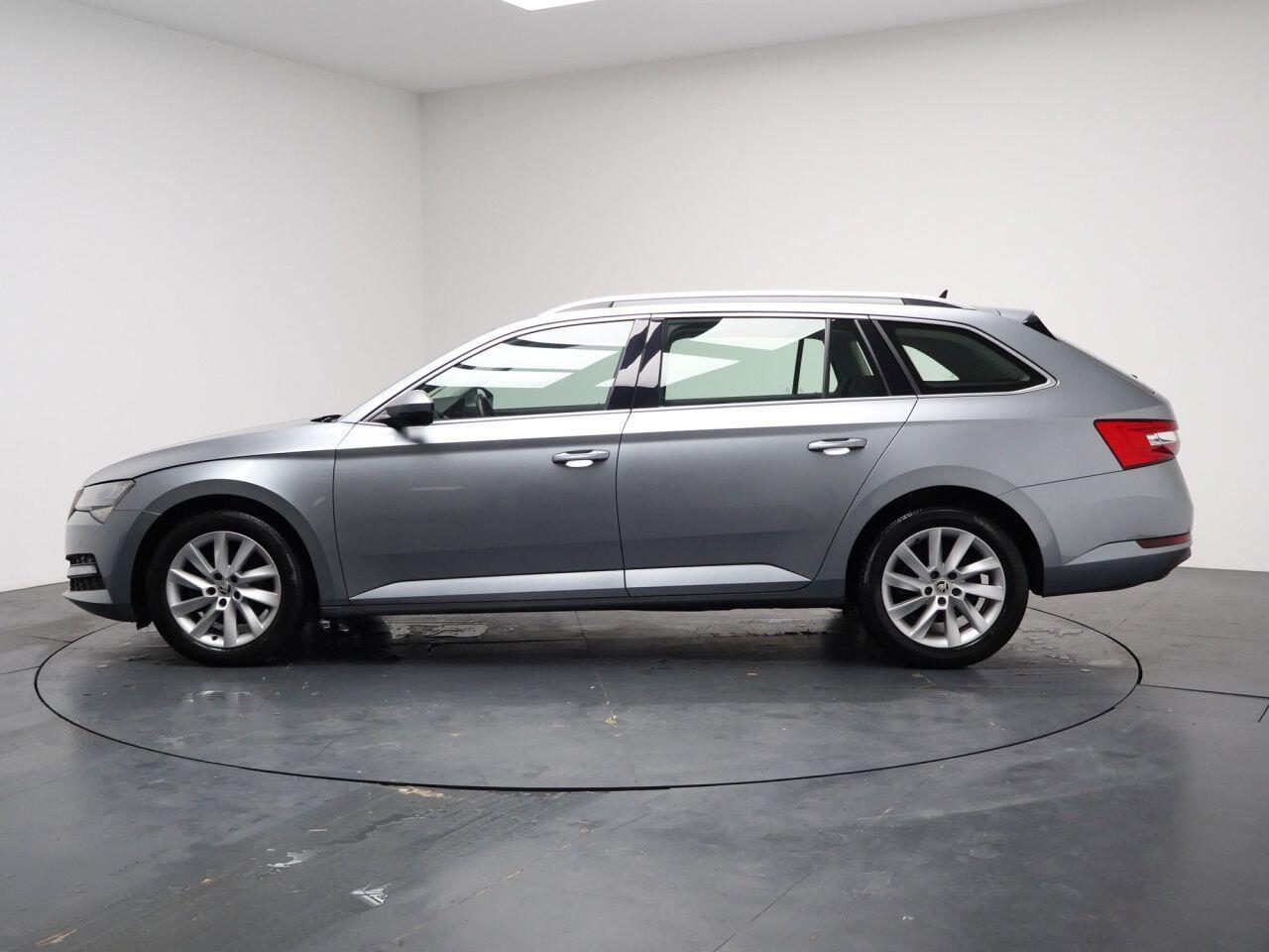 Skoda Superb - Image 8