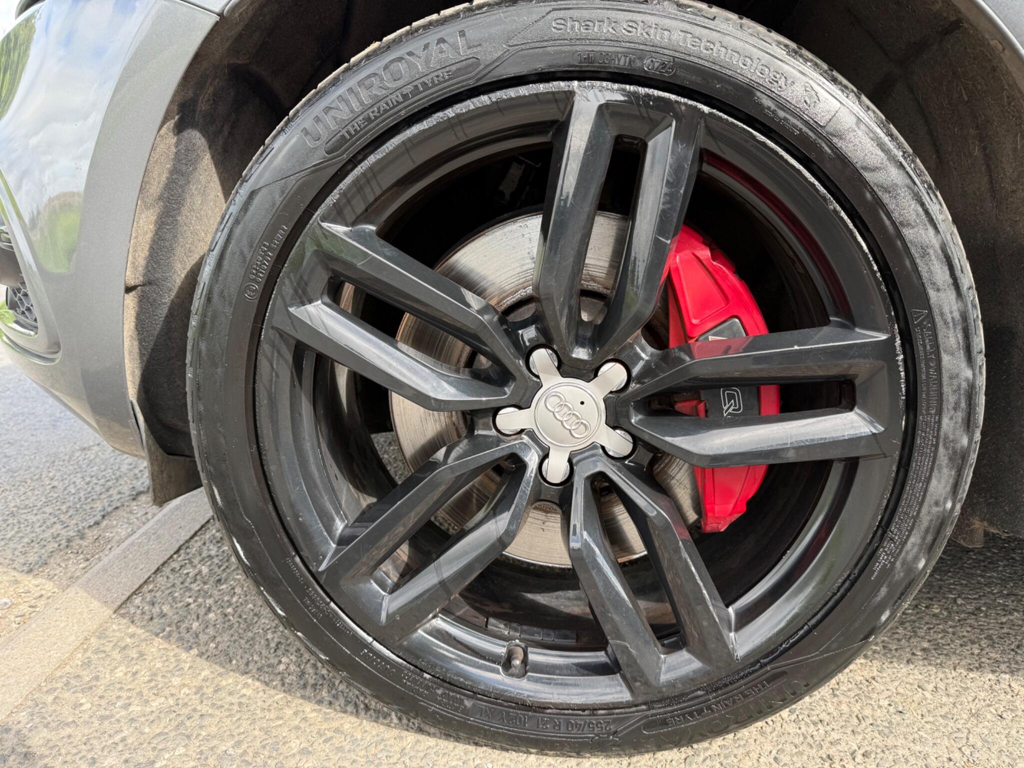 Audi SQ5 - Image 17