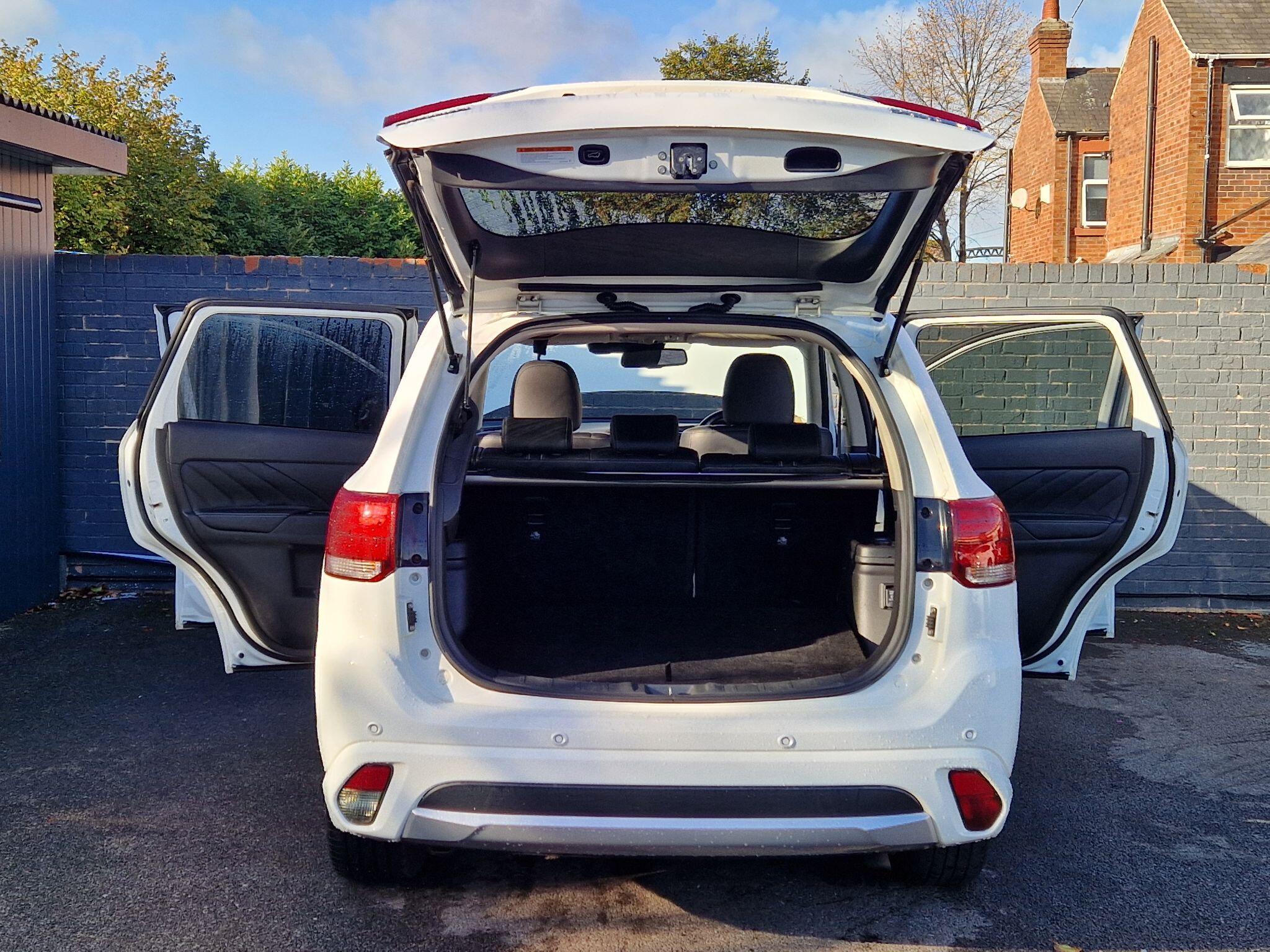 Mitsubishi Outlander - Image 20