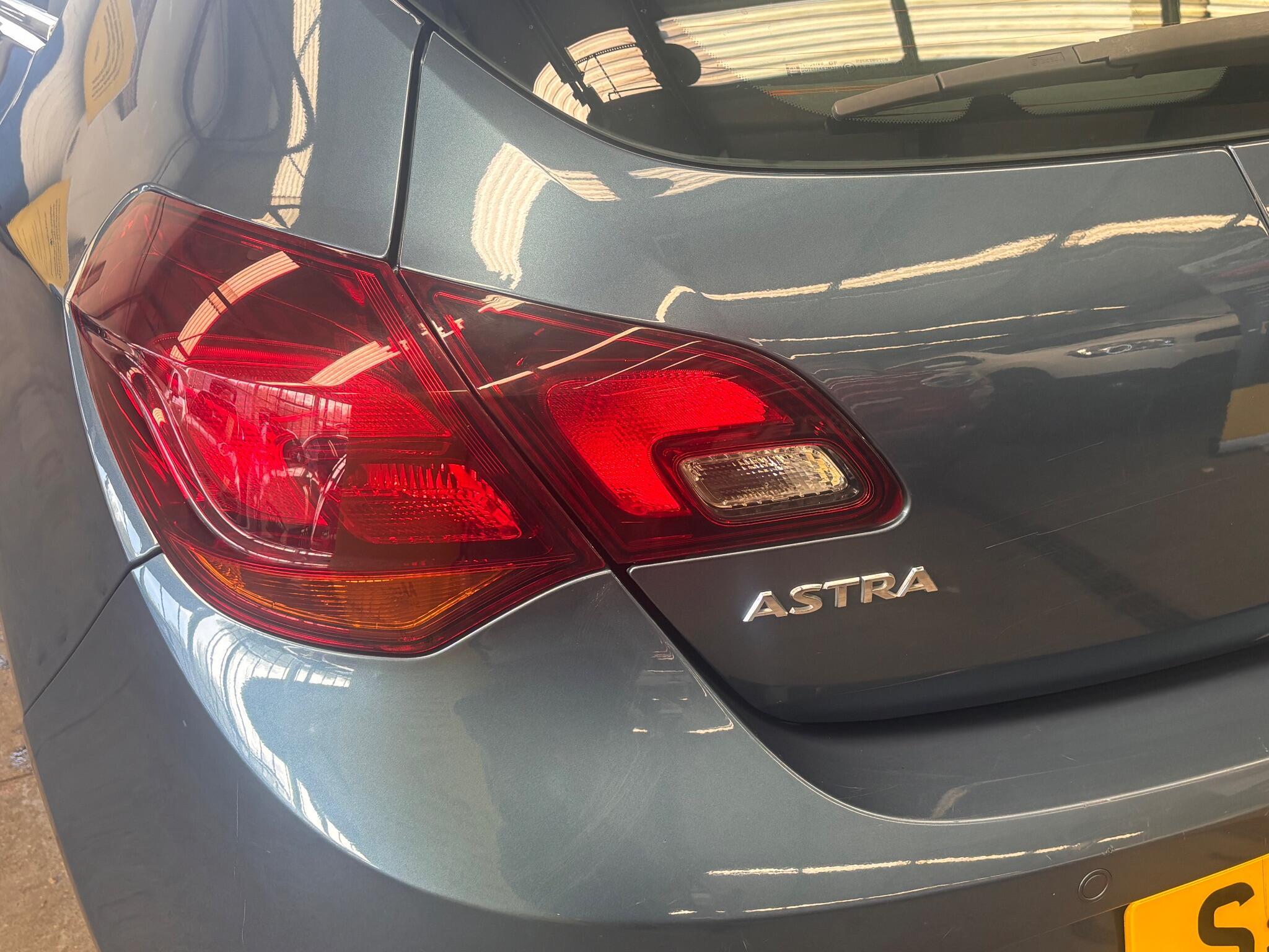 Vauxhall Astra - Image 11
