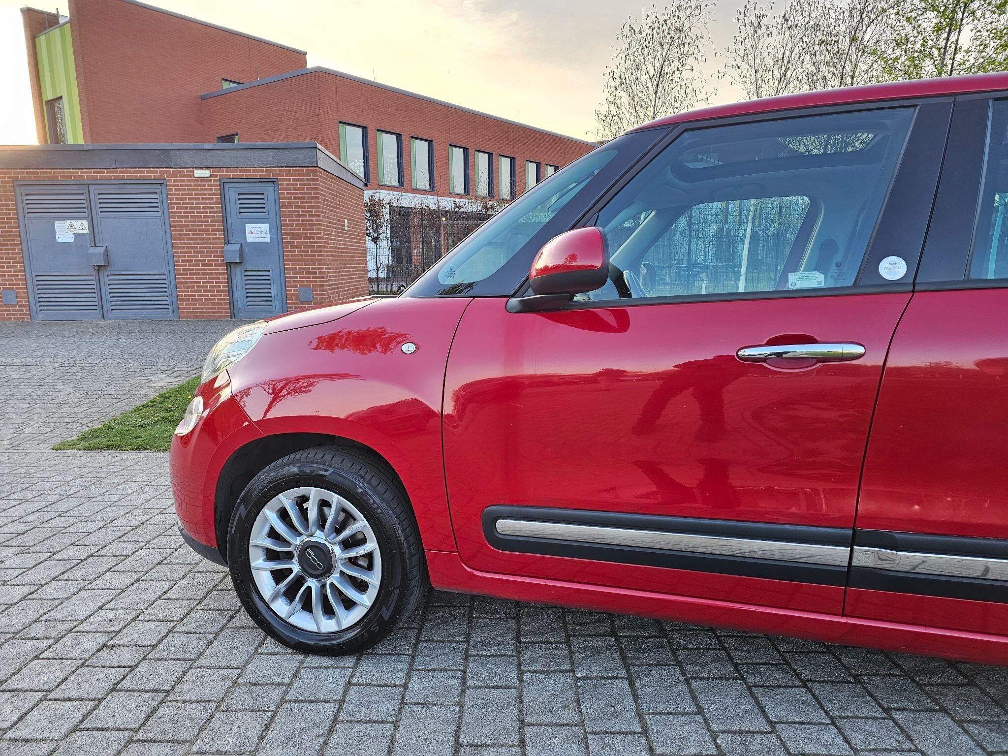 Fiat 500L - Image 11