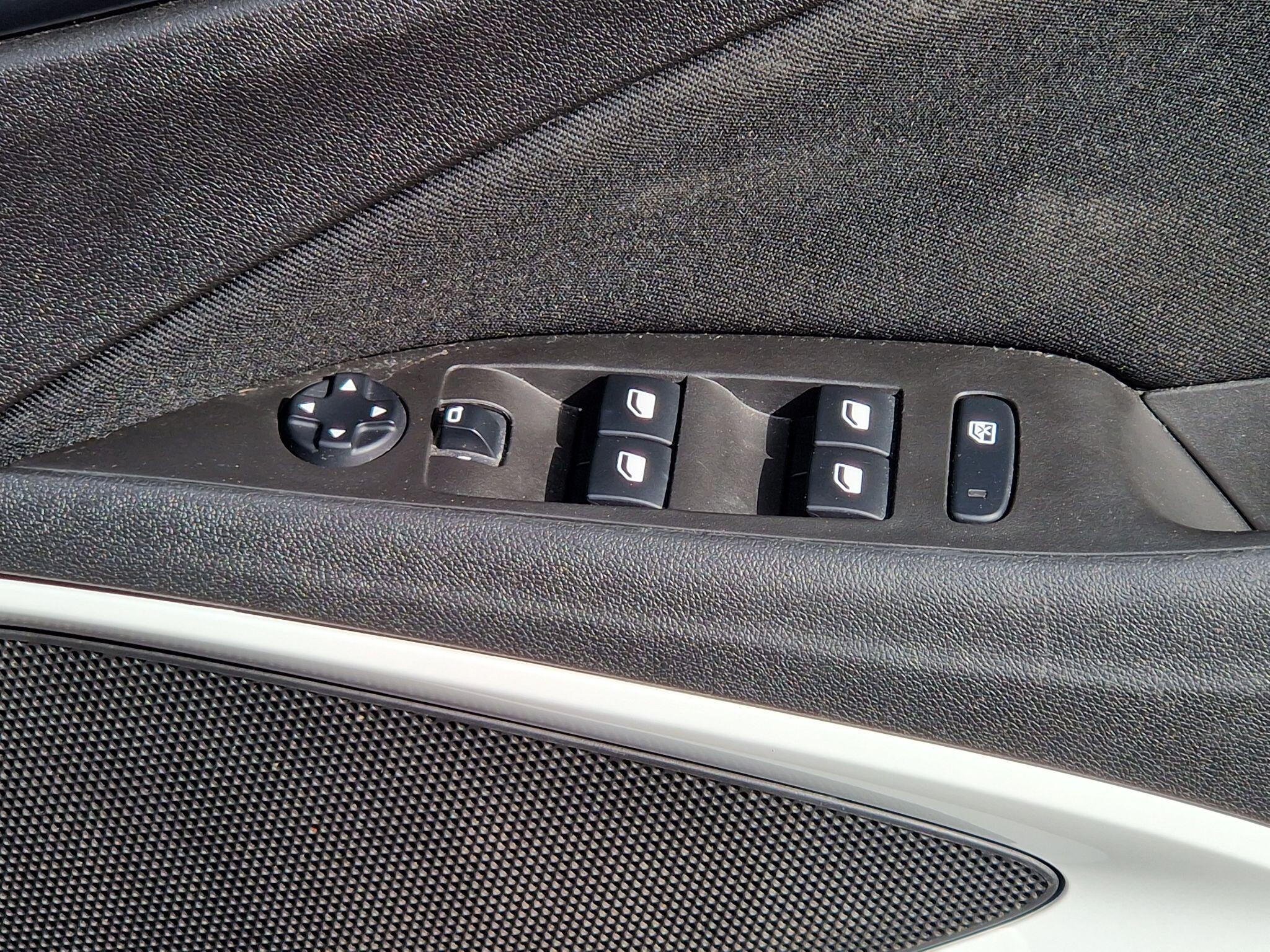 Vauxhall Crossland X - Image 29