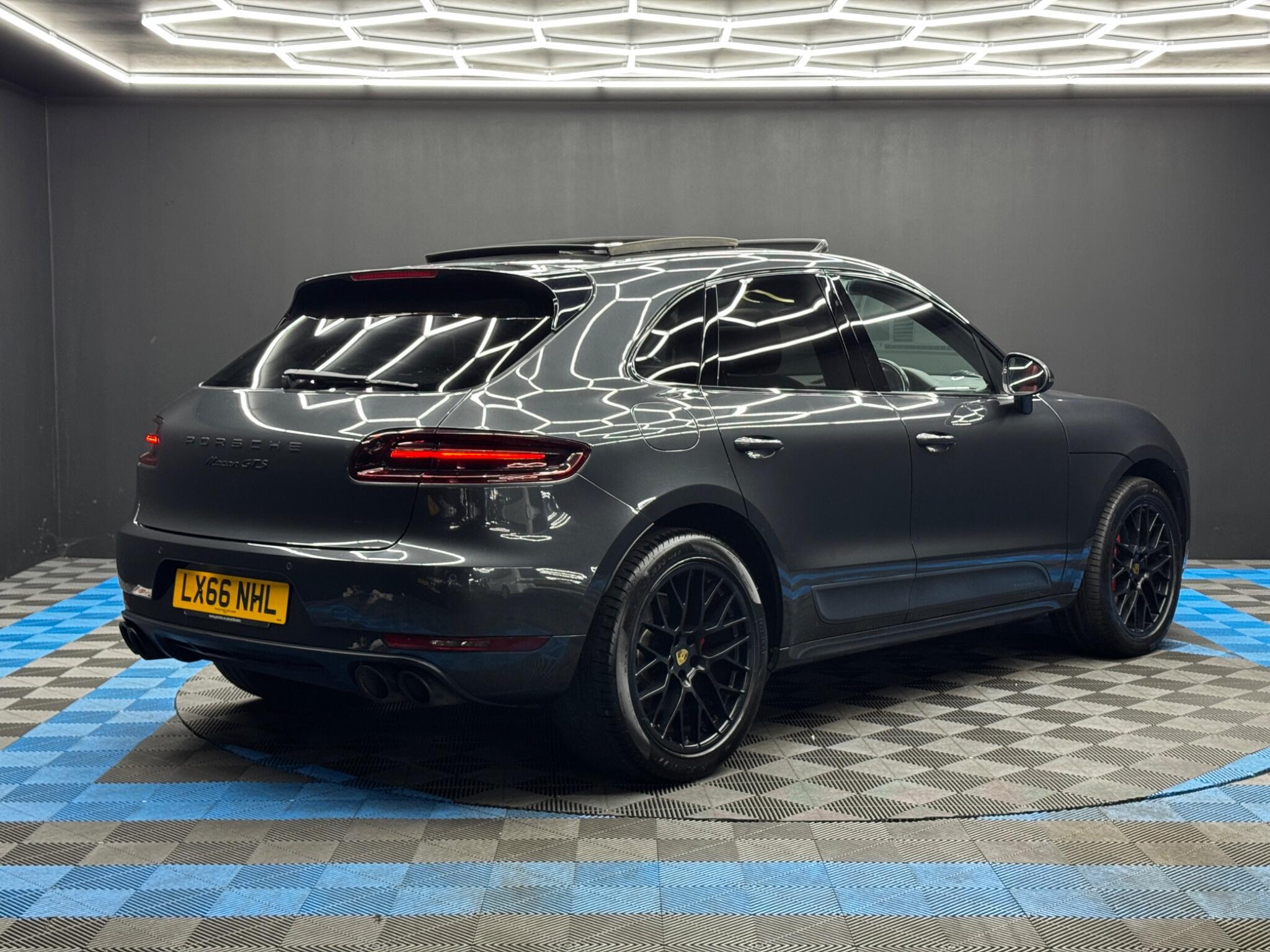 Porsche Macan - Image 5