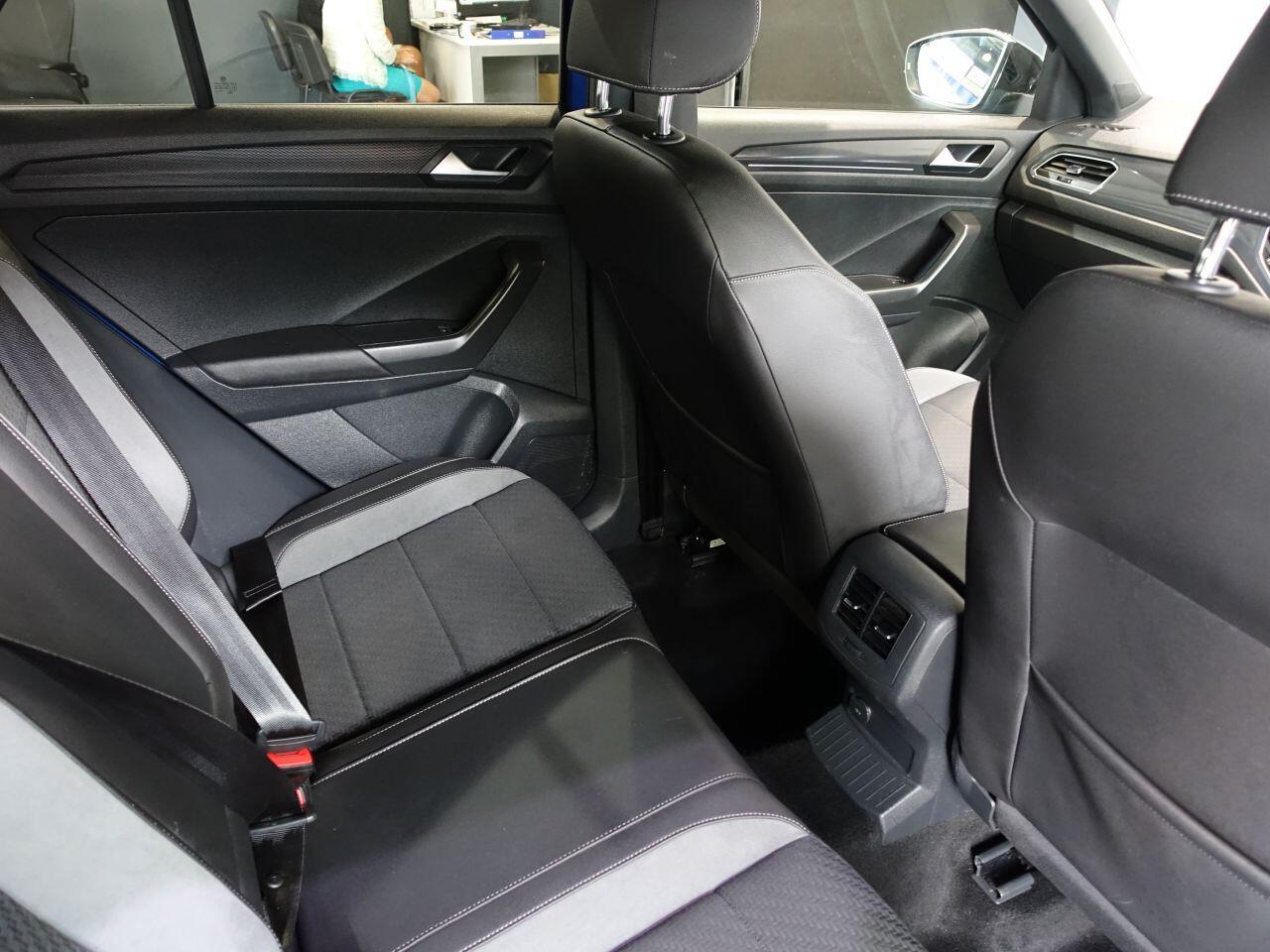 Volkswagen T-Roc - Image 15