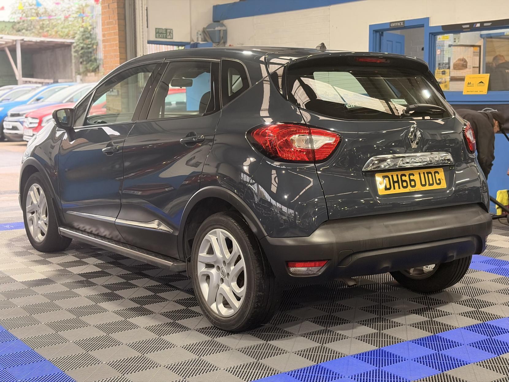 Renault Captur - Image 3