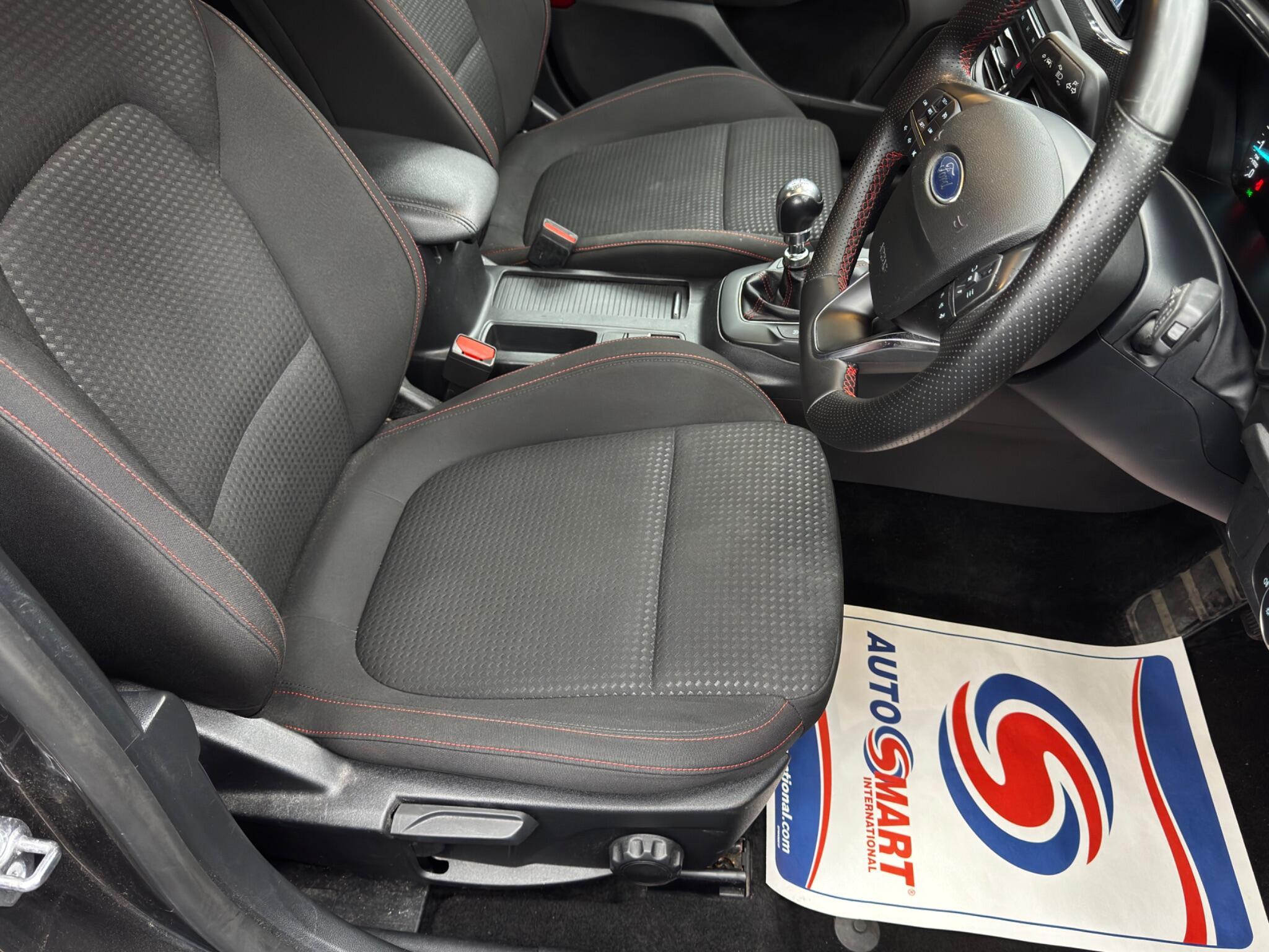 Ford Focus - Image 13