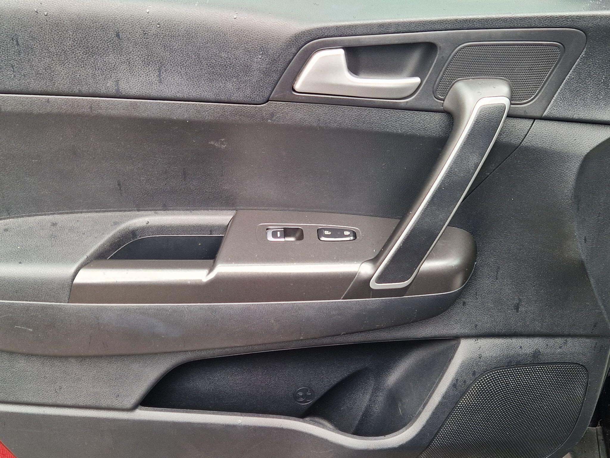 Kia Sportage - Image 38