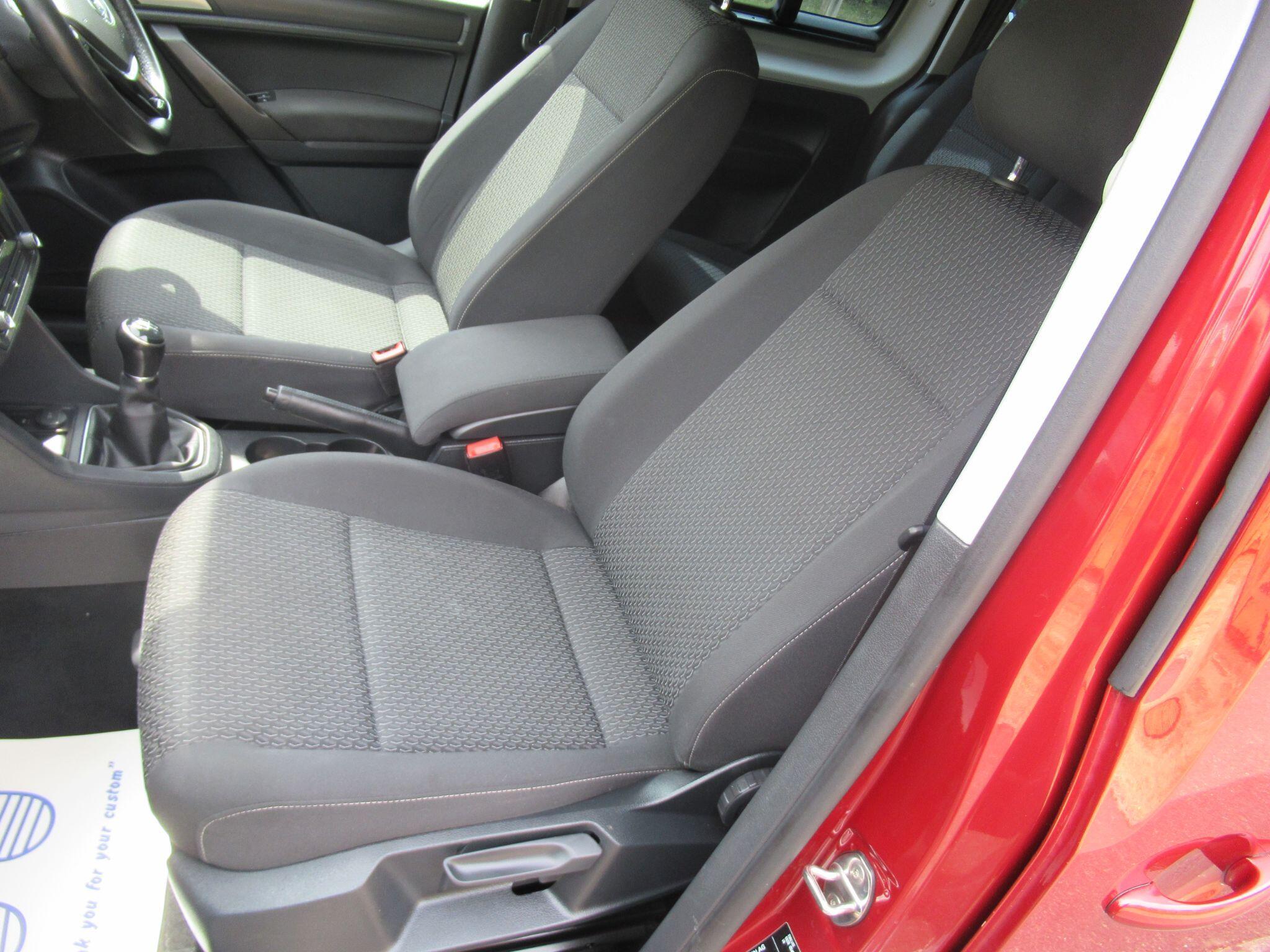 Volkswagen Caddy Maxi Life - Image 14