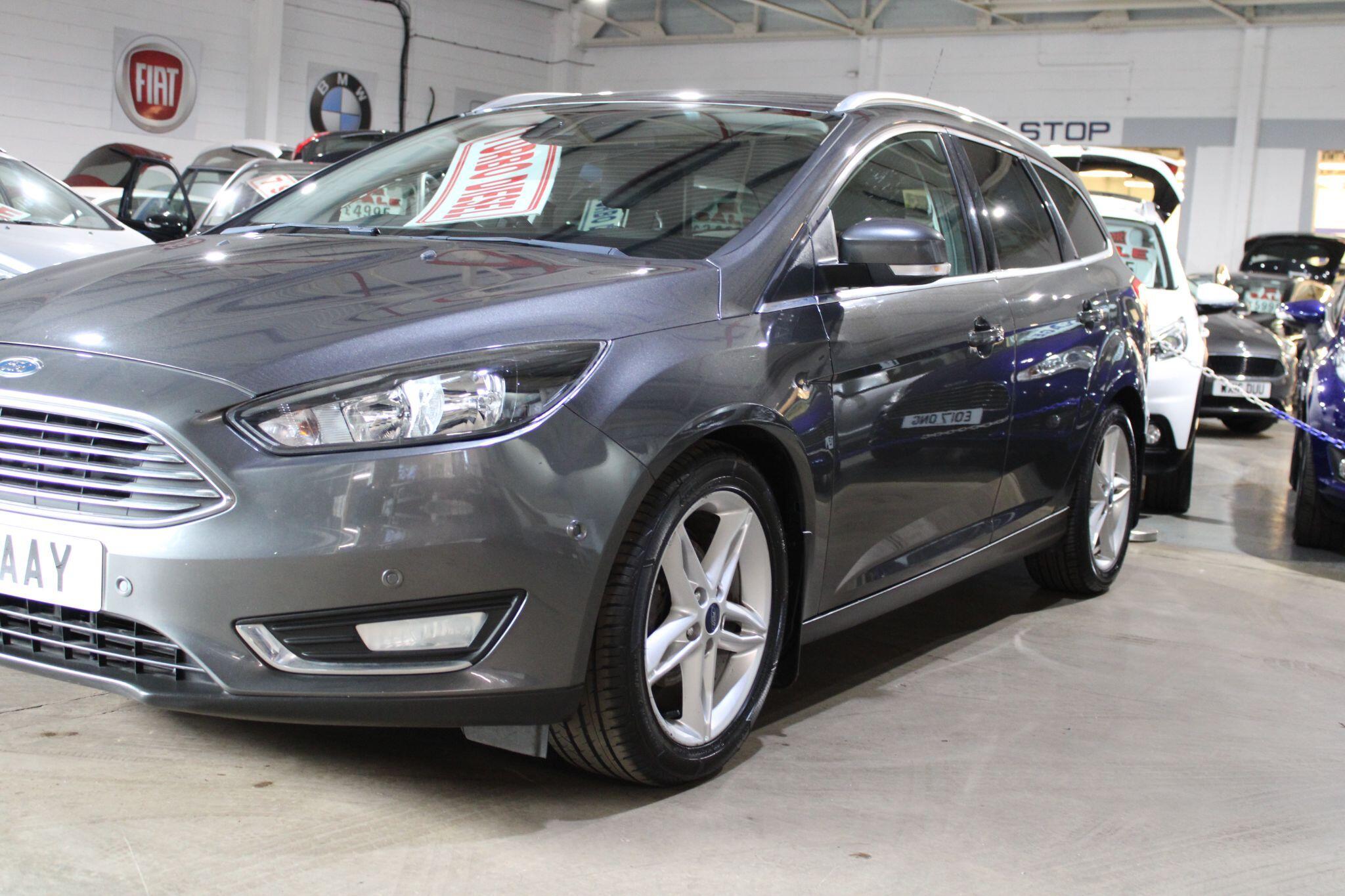 Ford Focus - Image 12