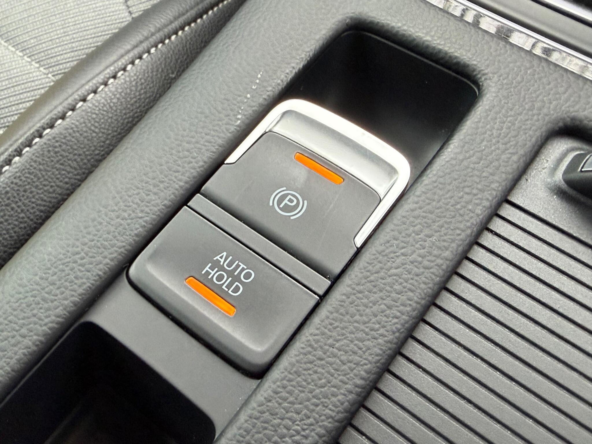 Volkswagen Passat - Image 41