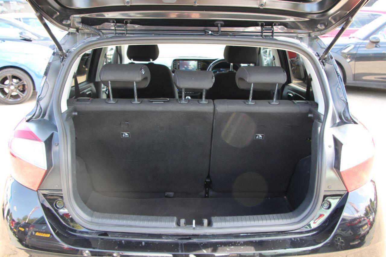 Hyundai i10 - Image 19