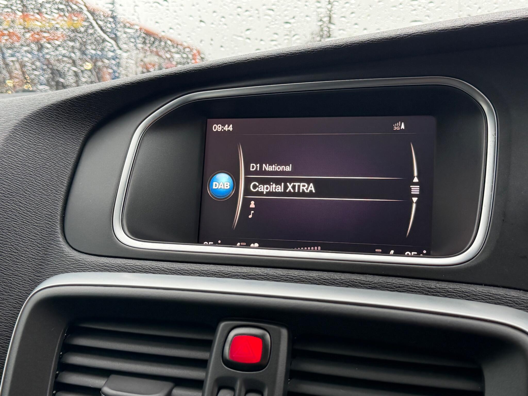 Volvo V40 - Image 23