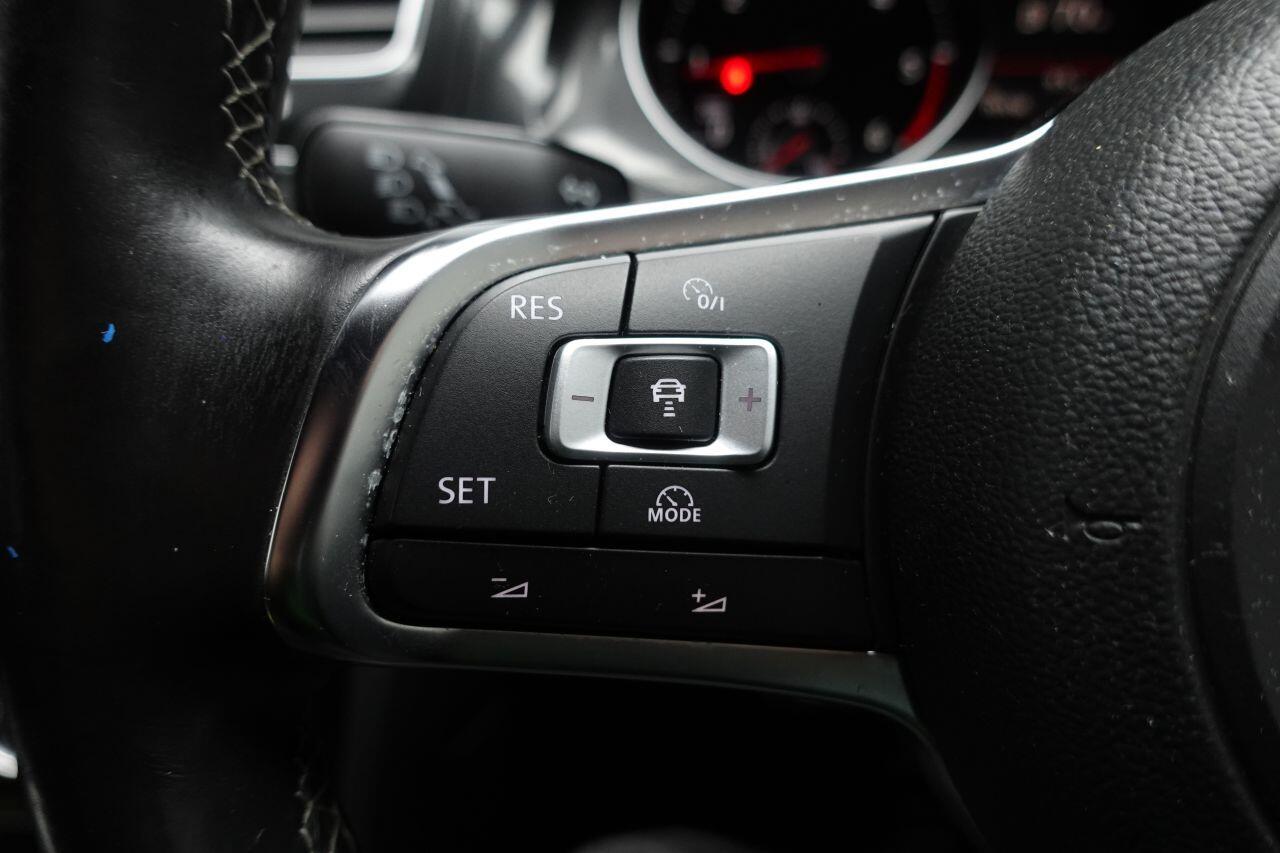 Volkswagen Golf - Image 35