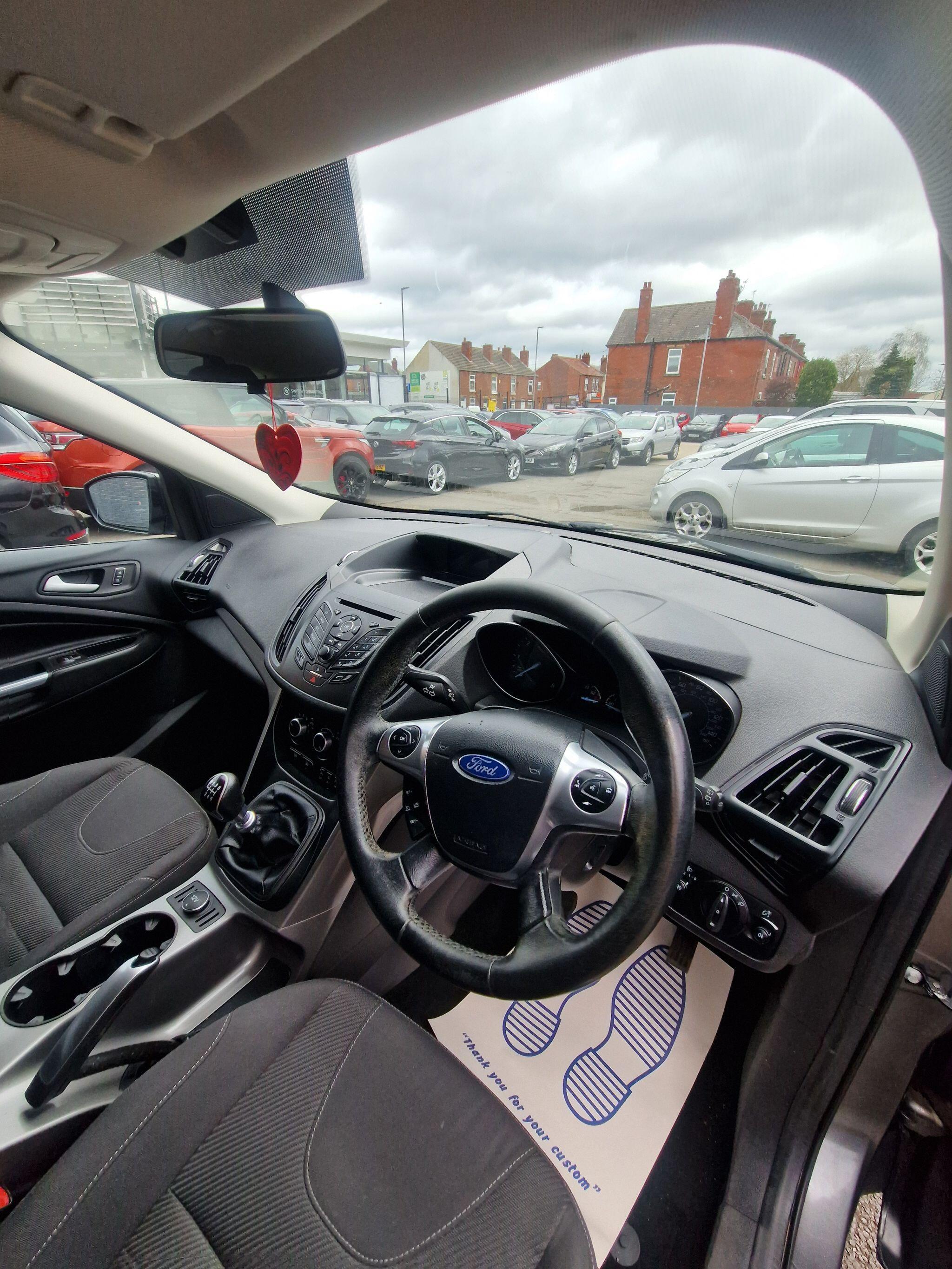 Ford Kuga - Image 28
