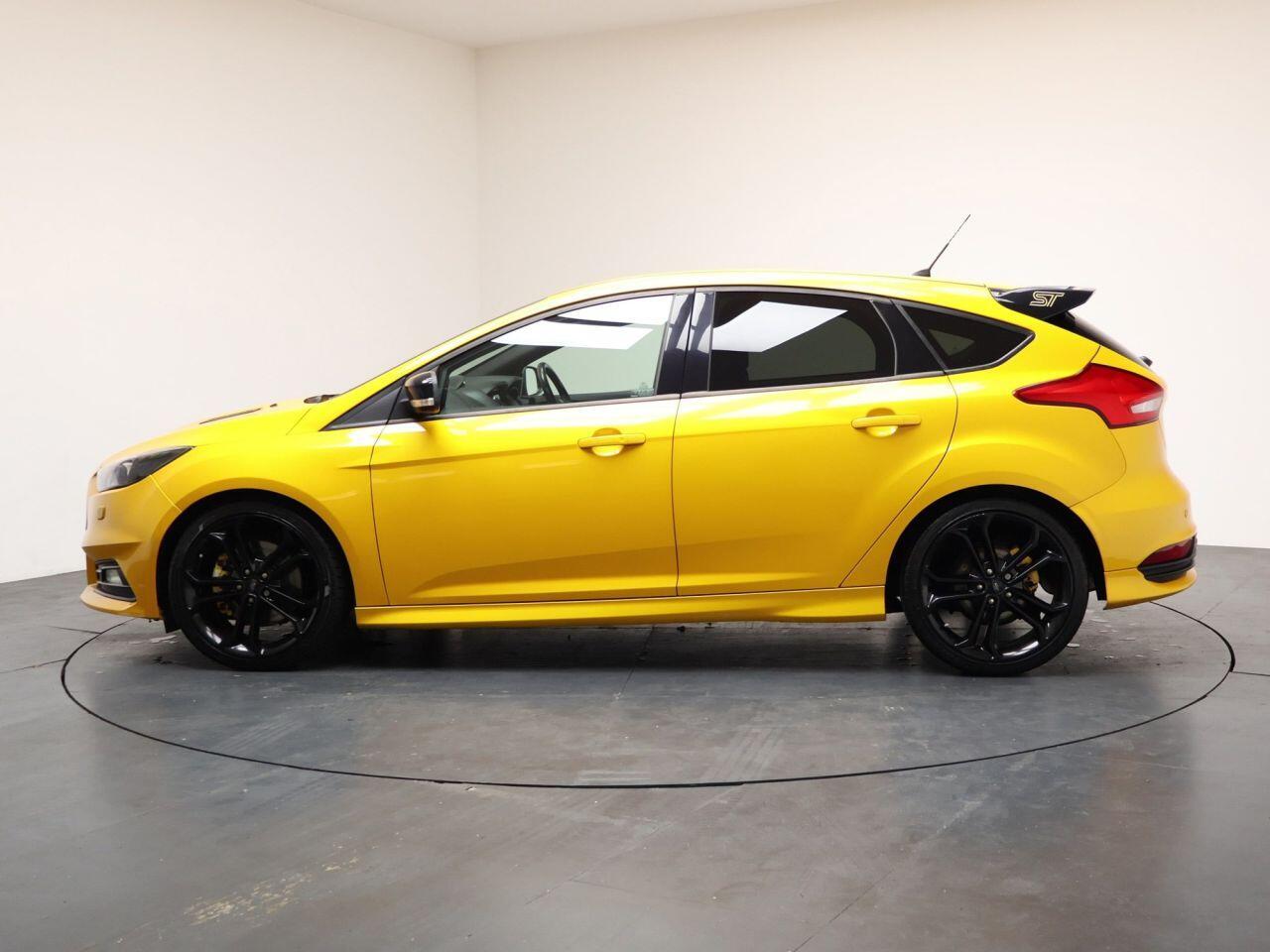 Ford Focus - Image 8
