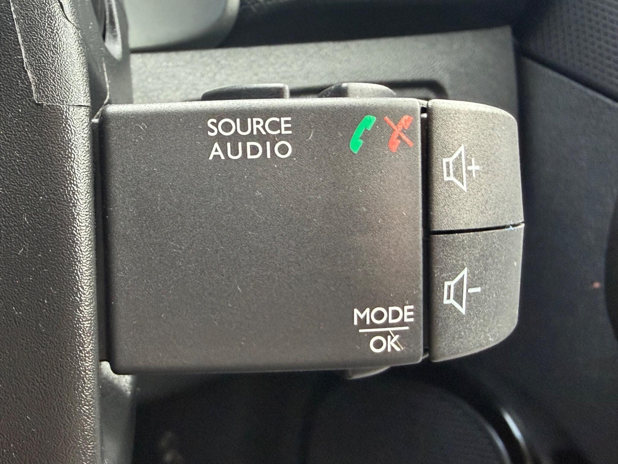 Renault Clio - Image 21