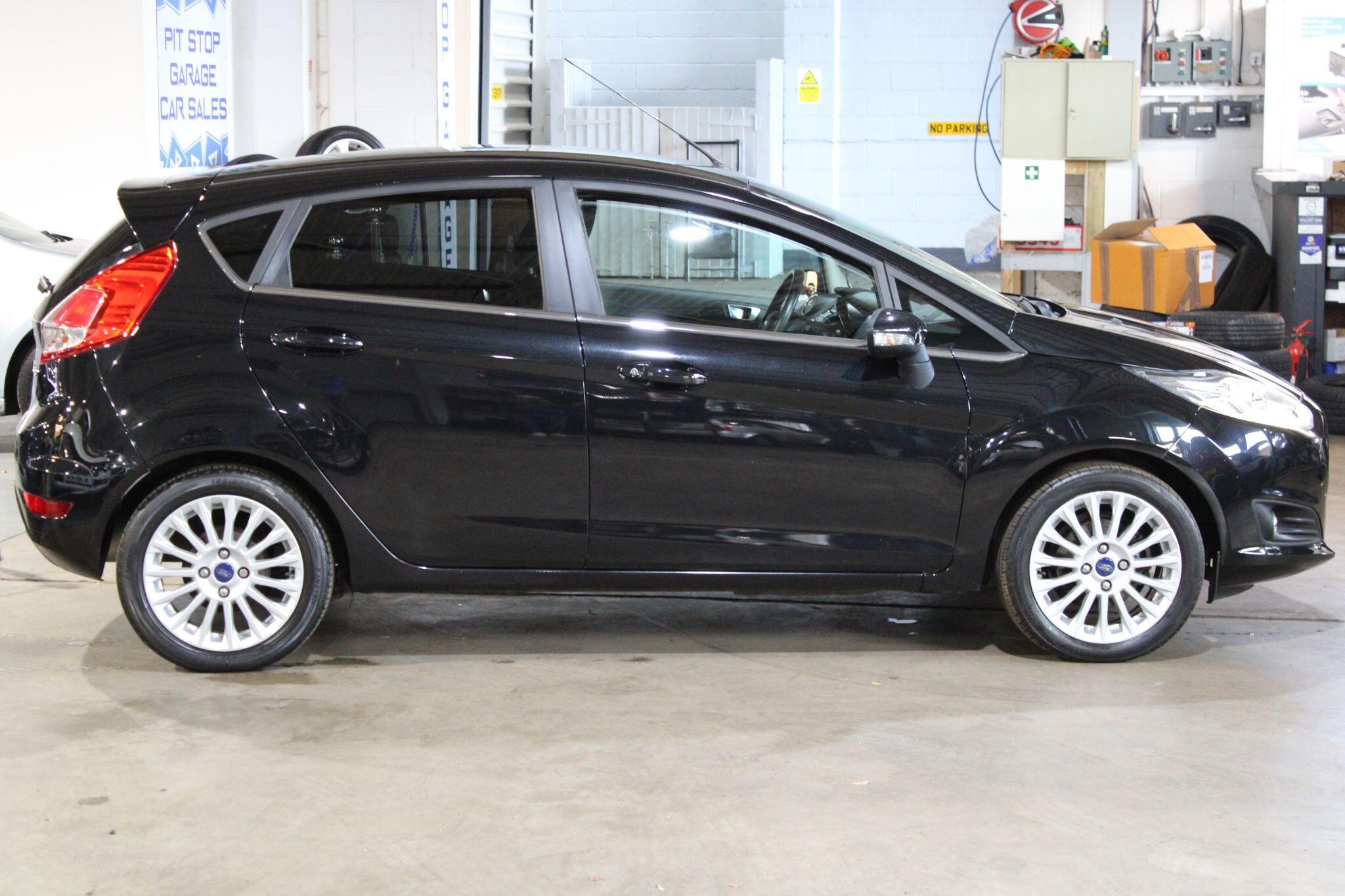 Ford Fiesta - Image 16