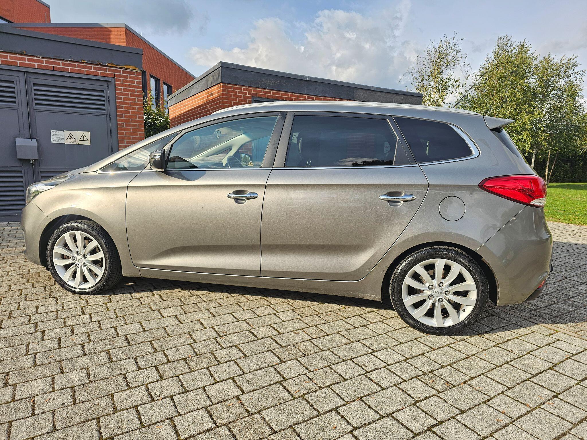 Kia Carens - Image 16