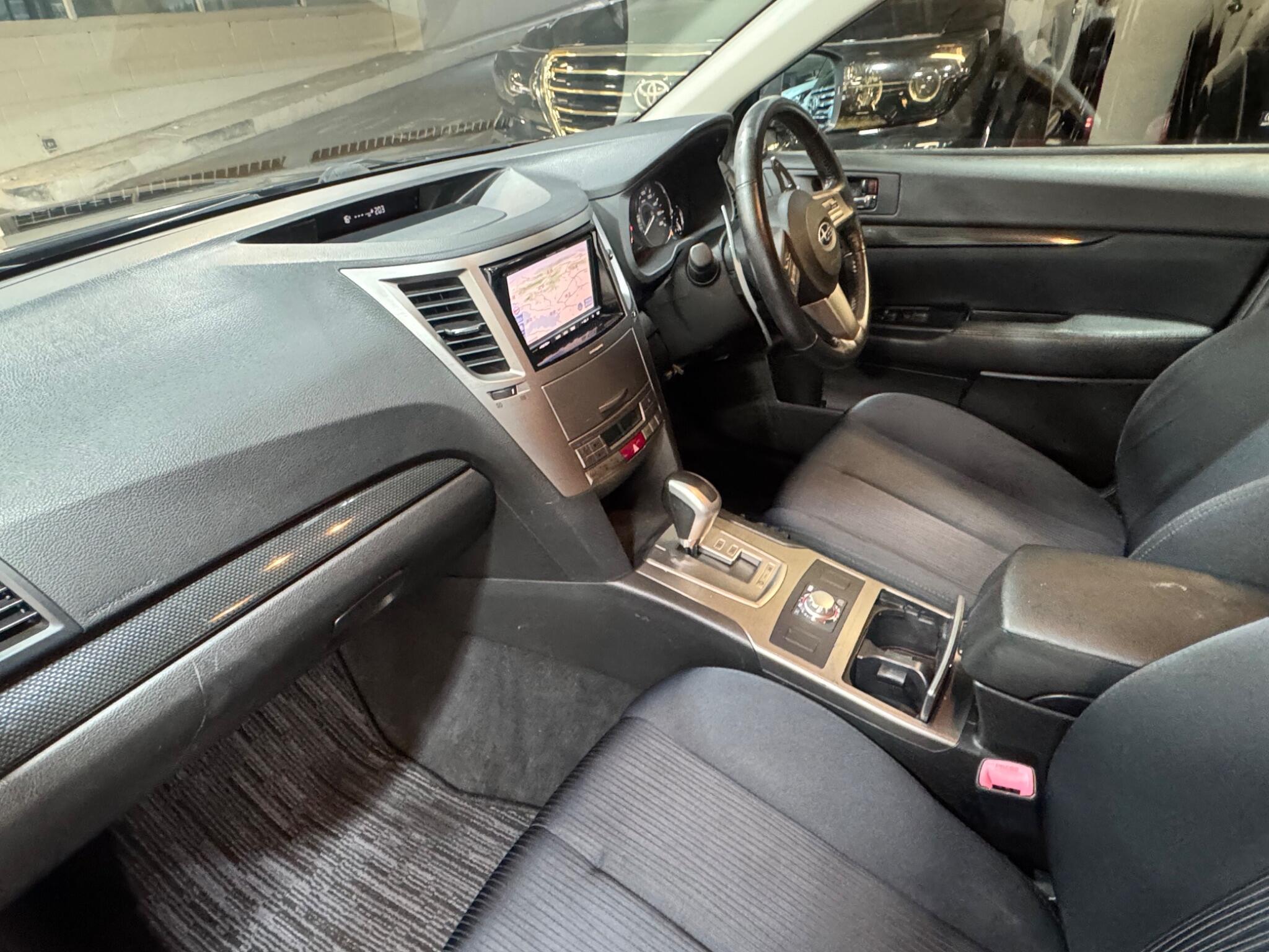 Subaru Legacy - Image 11