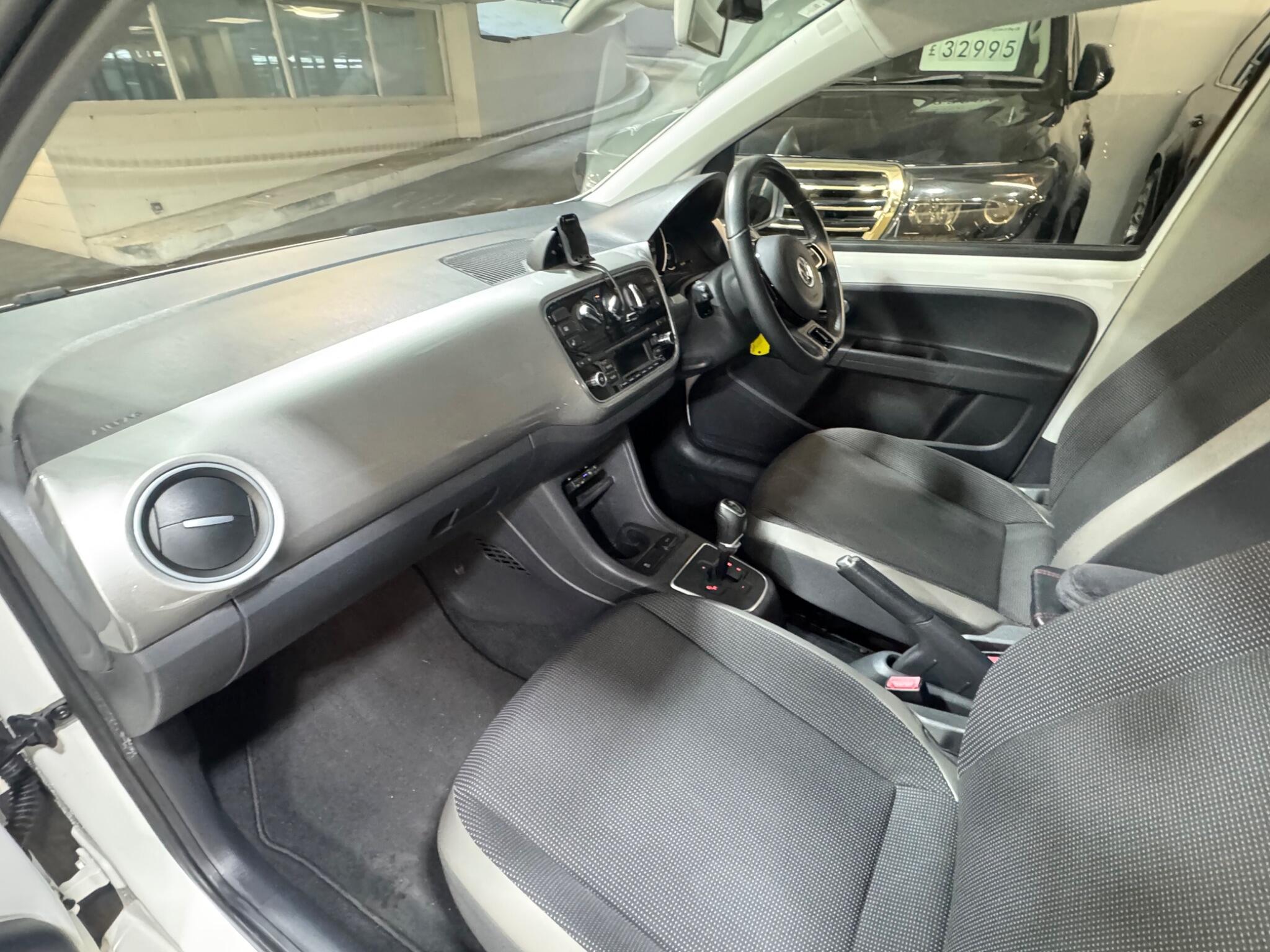 Volkswagen up! - Image 11