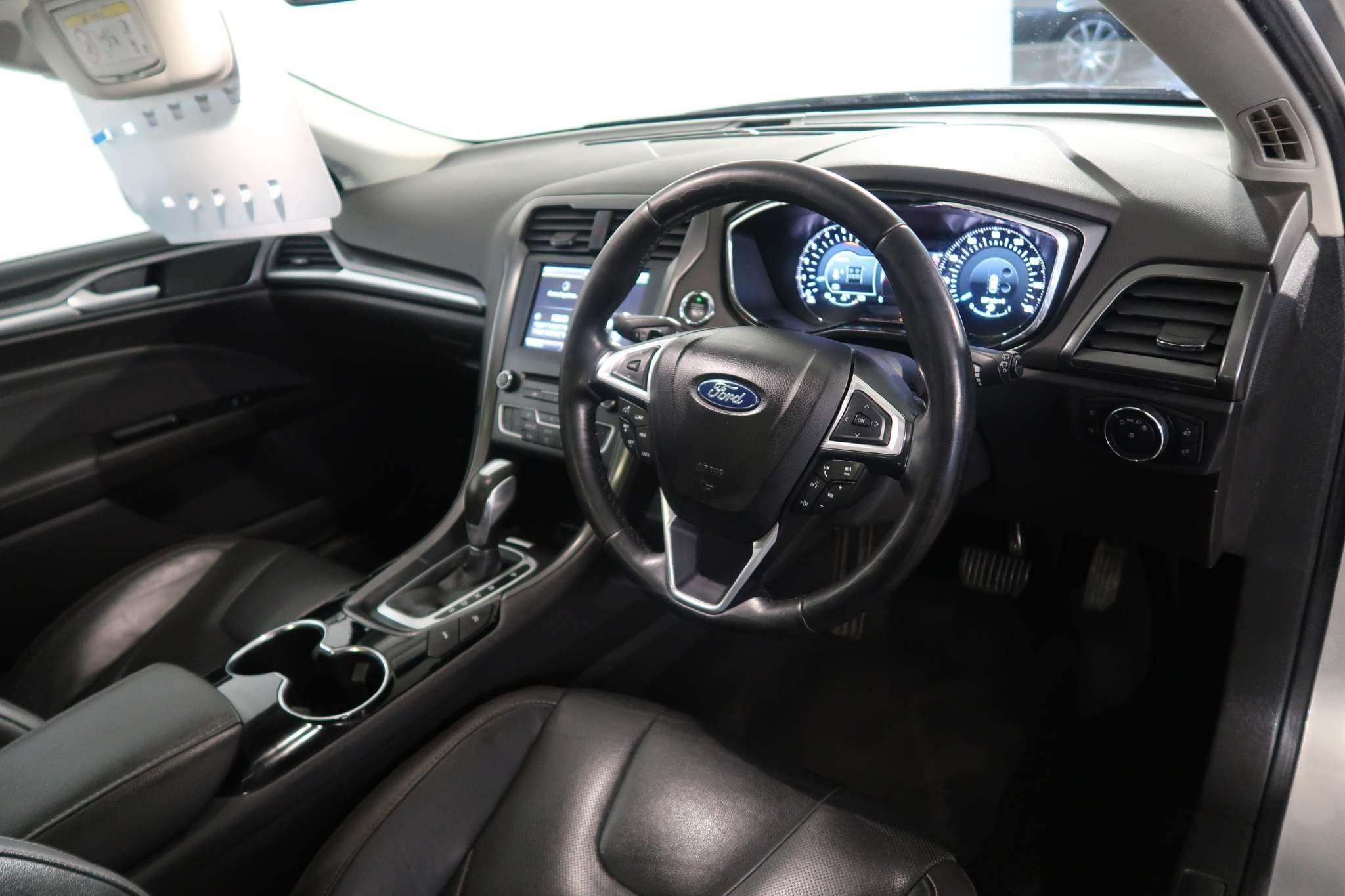 Ford Mondeo - Image 8