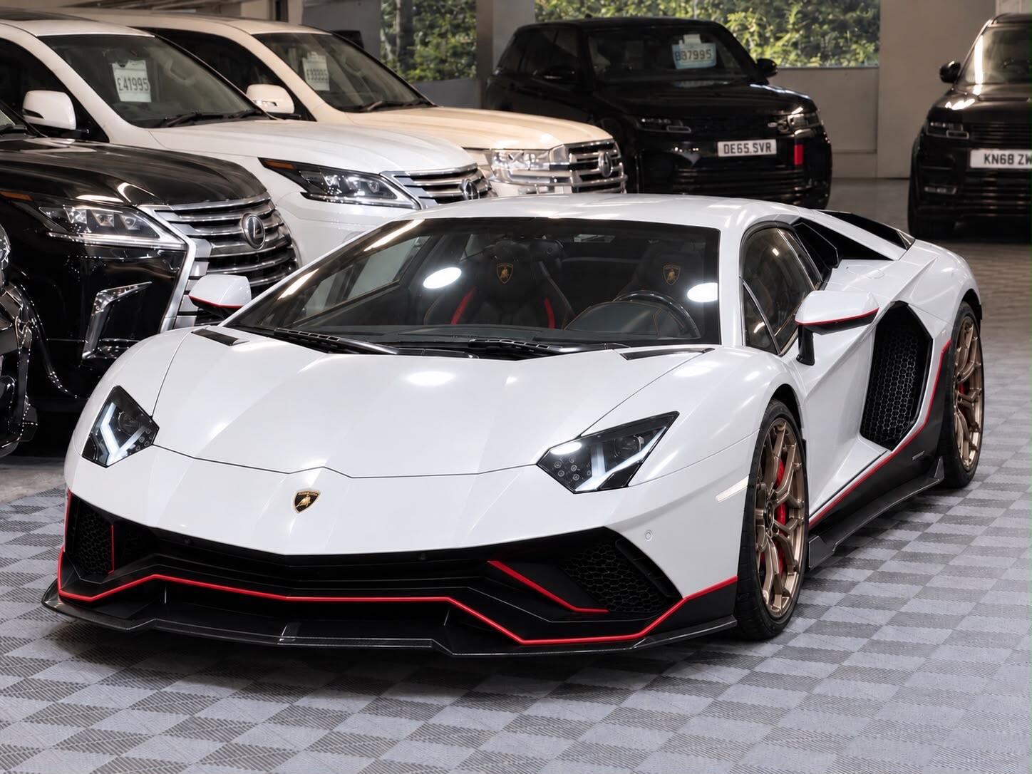 Lamborghini Aventador - Image 5