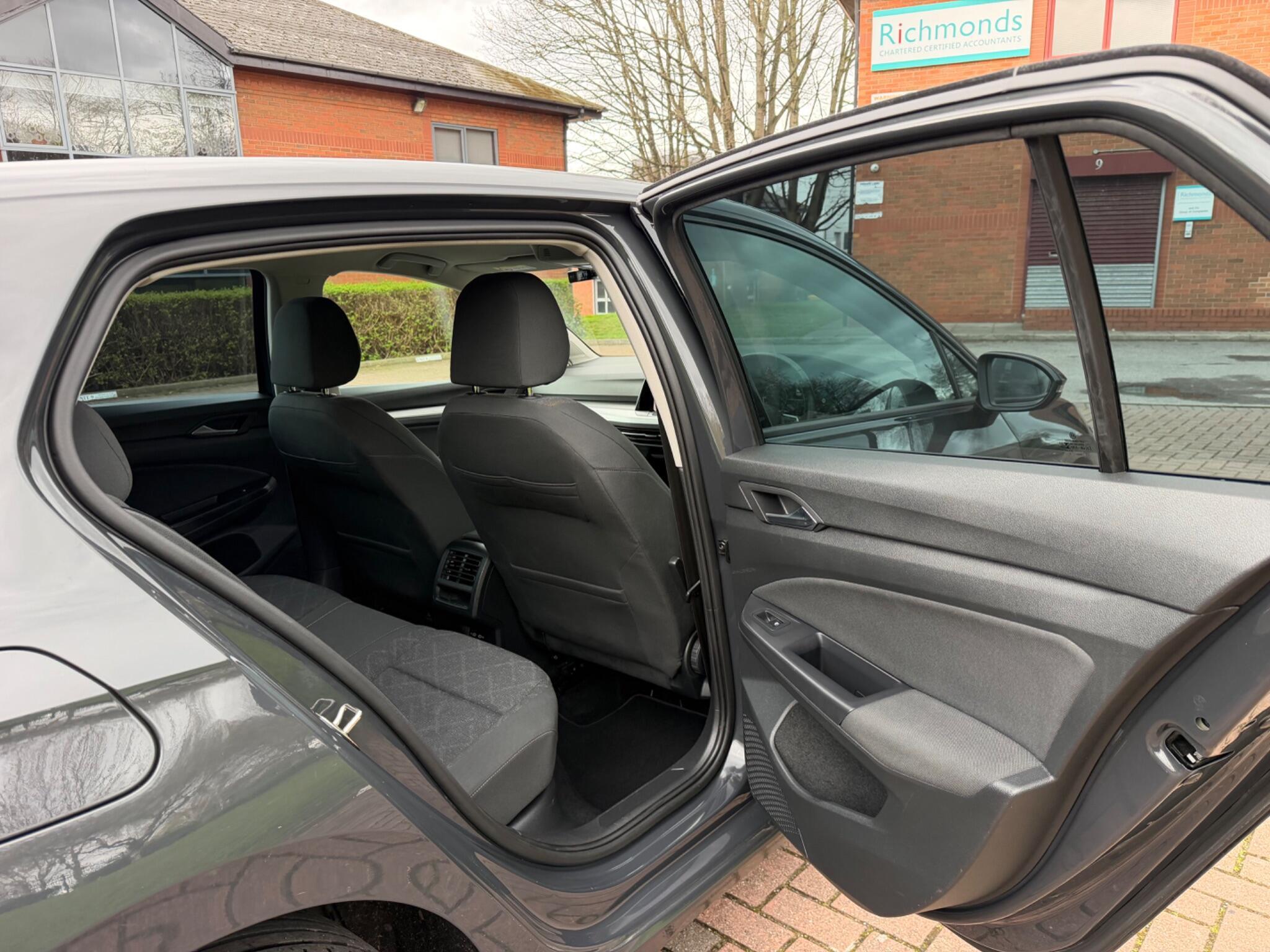 Volkswagen Golf - Image 42