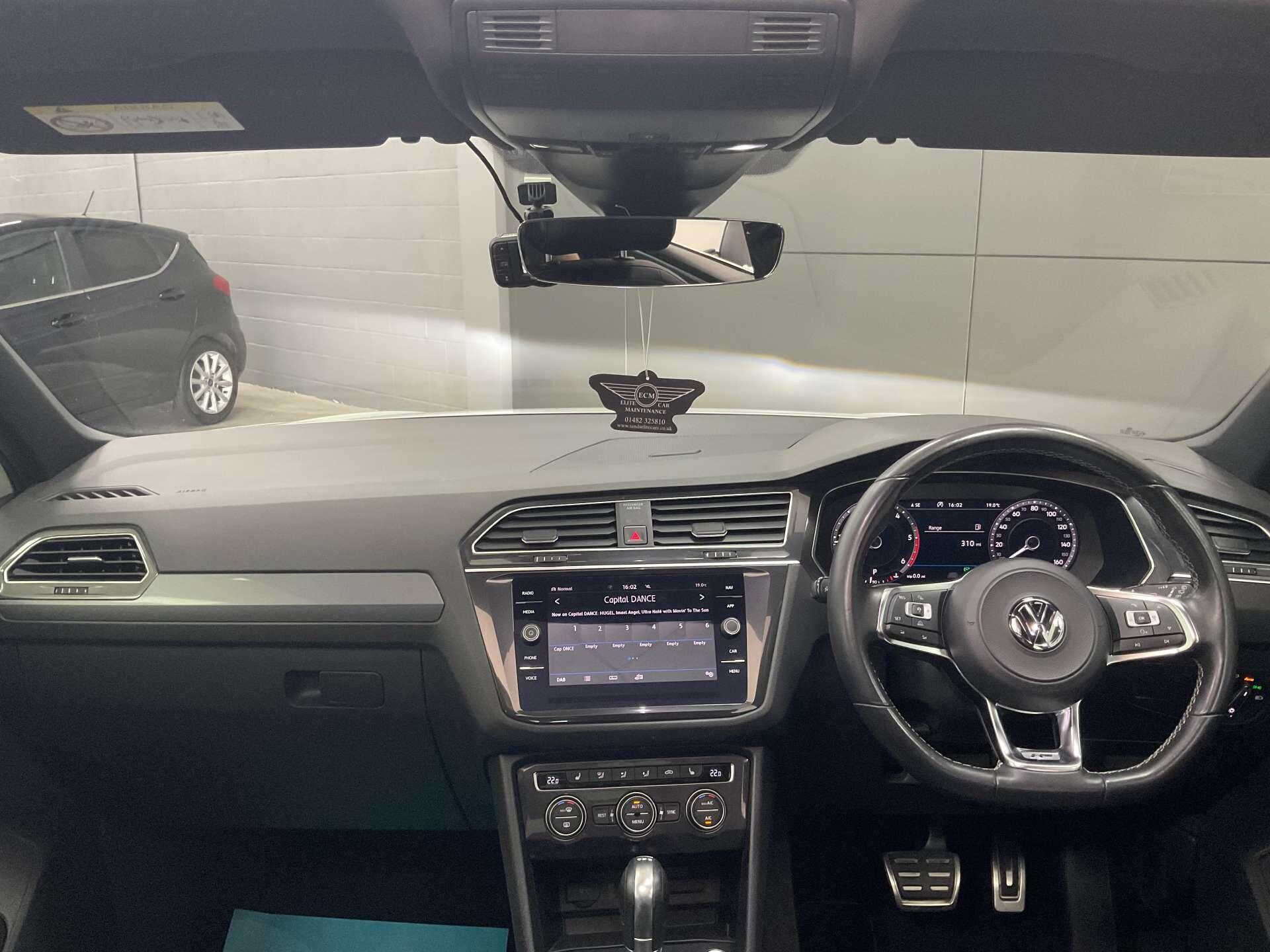Volkswagen Tiguan - Image 13
