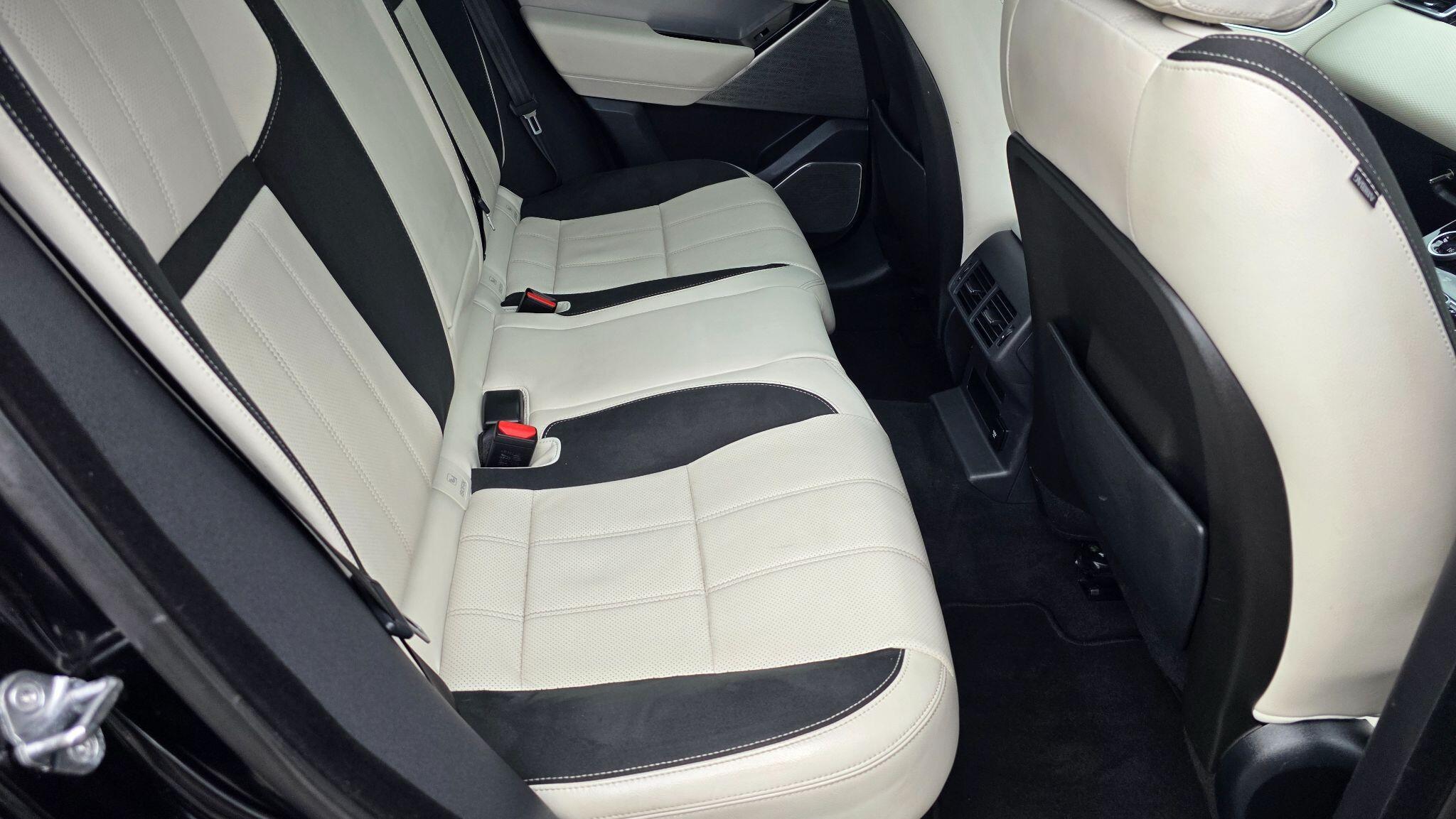 Land Rover Range Rover Velar - Image 48