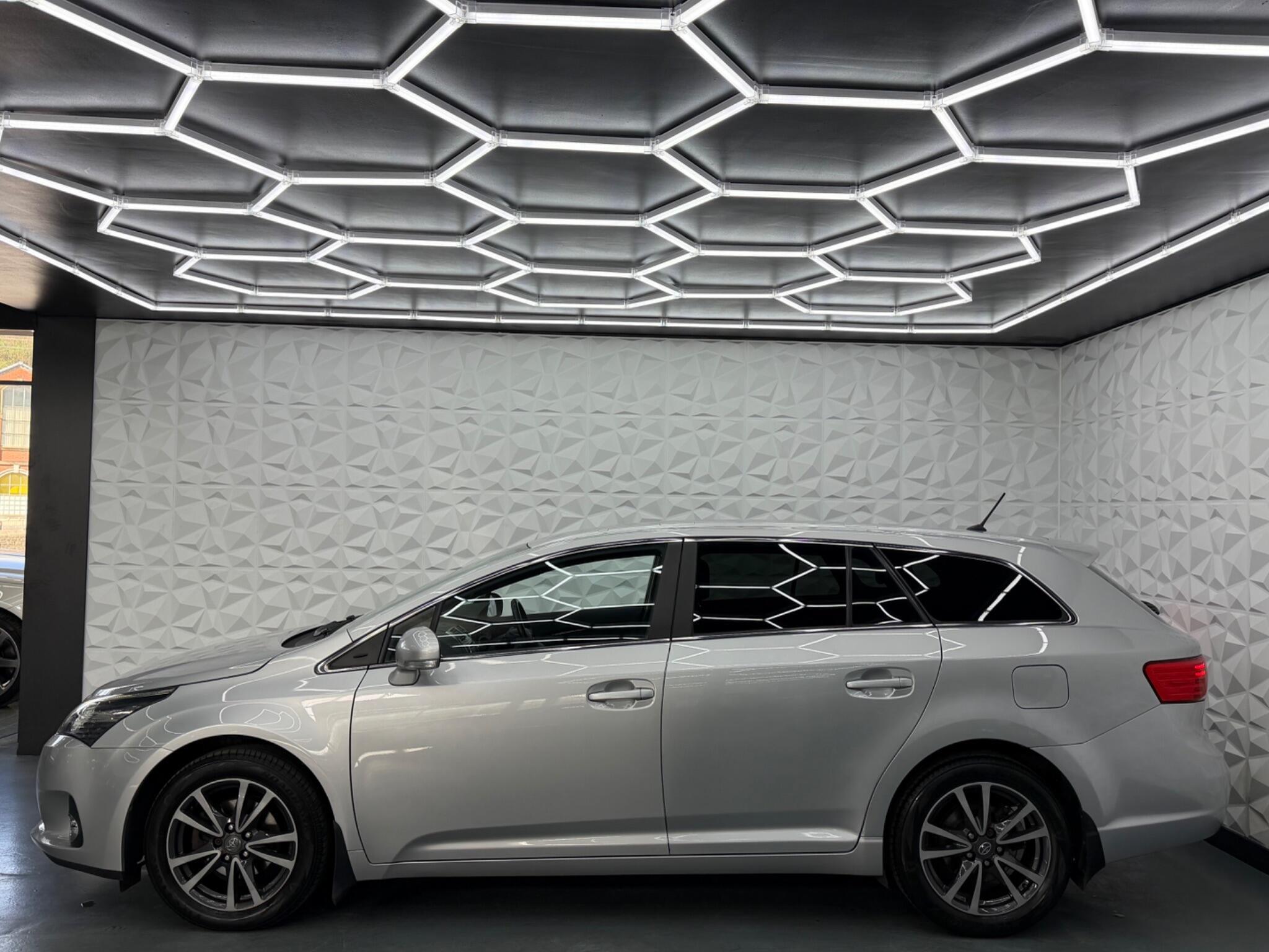 Toyota Avensis - Image 6