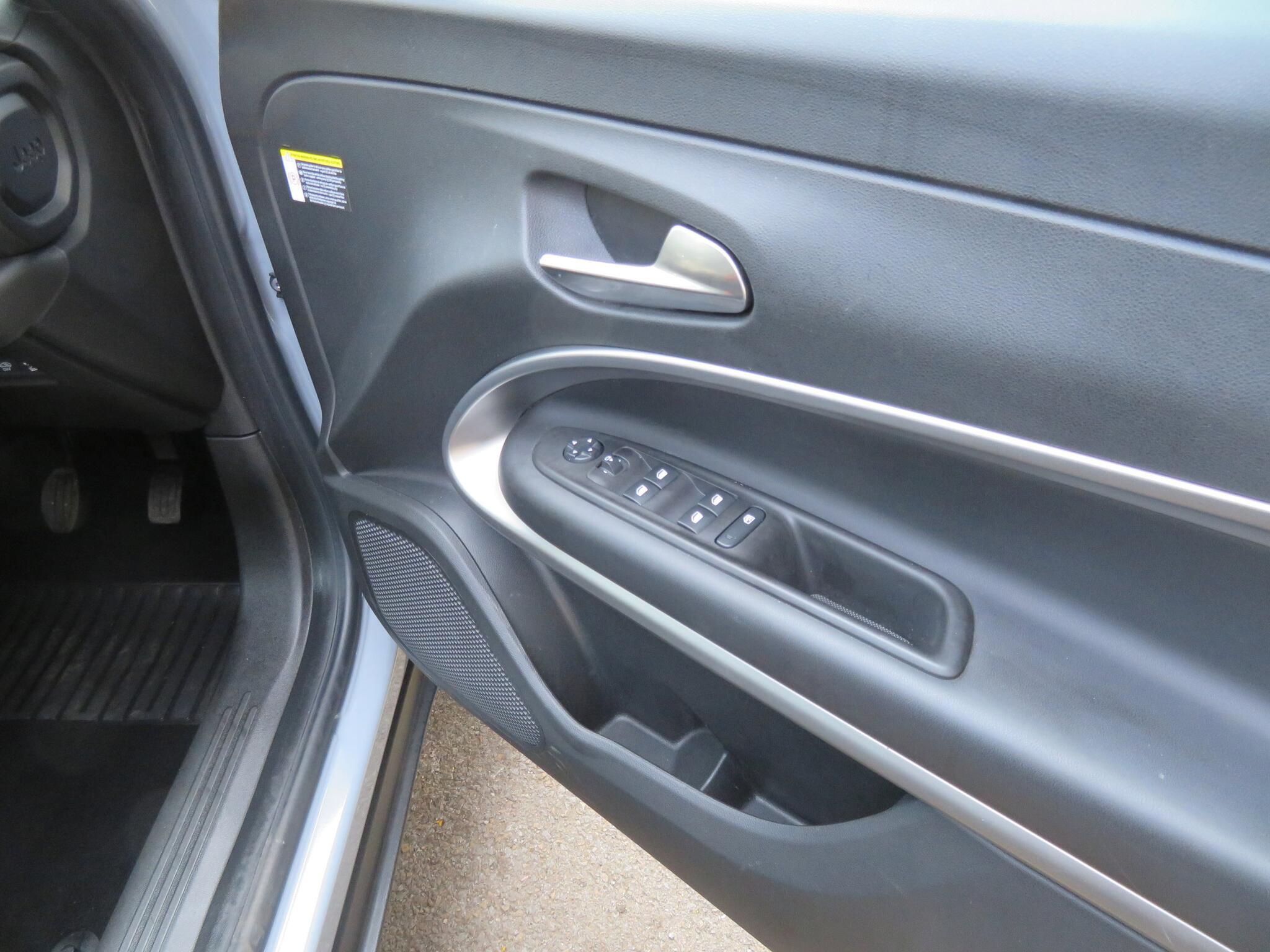 Jeep Avenger - Image 15