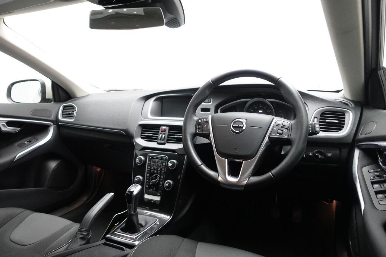 Volvo V40 - Image 15
