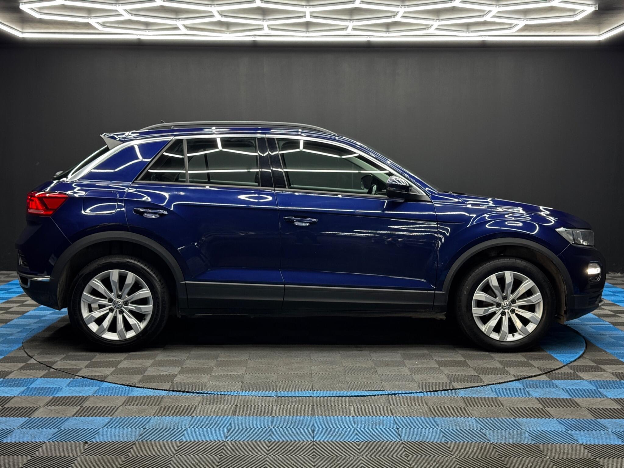 Volkswagen T-Roc - Image 4