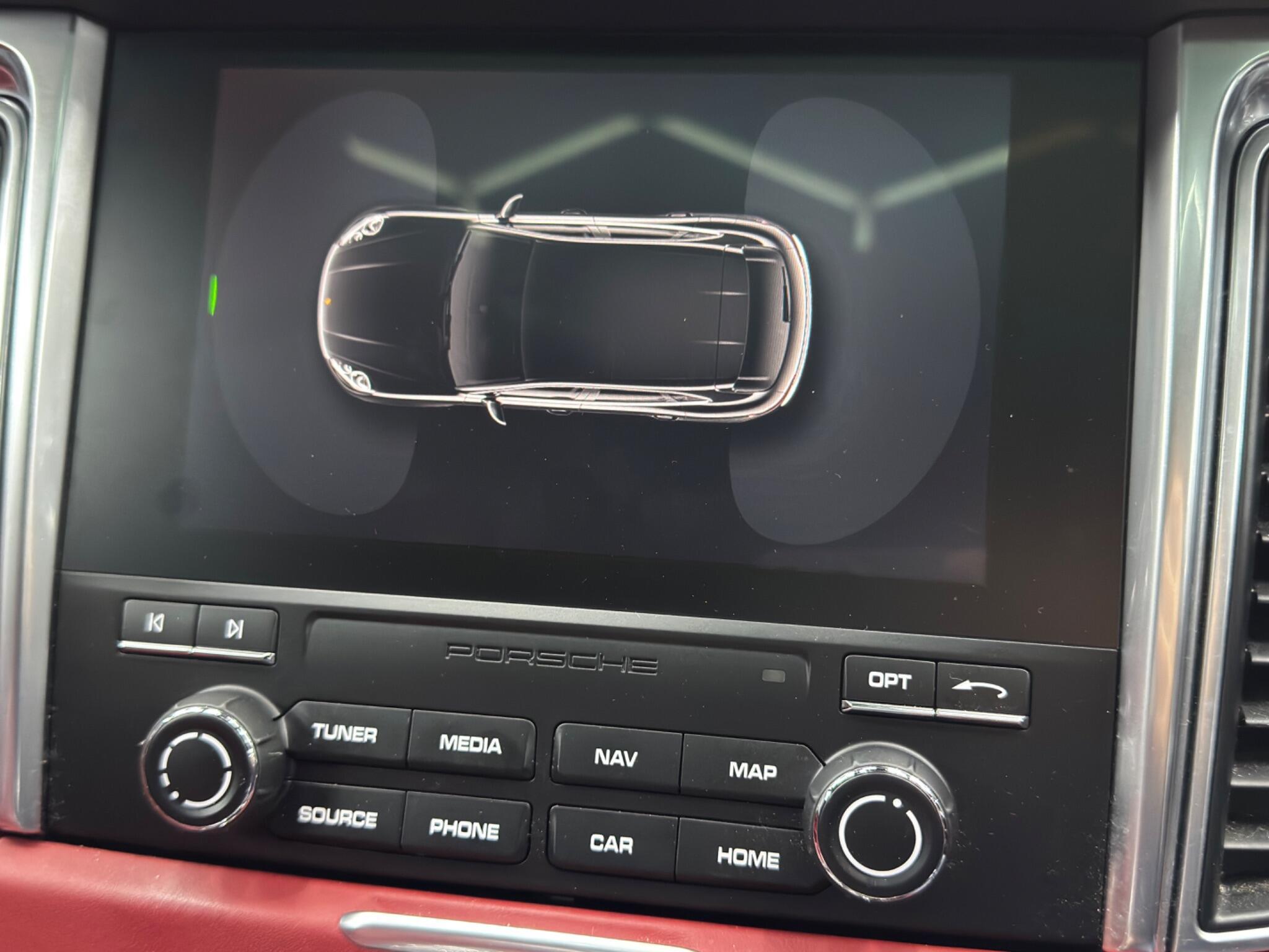 Porsche Macan - Image 35