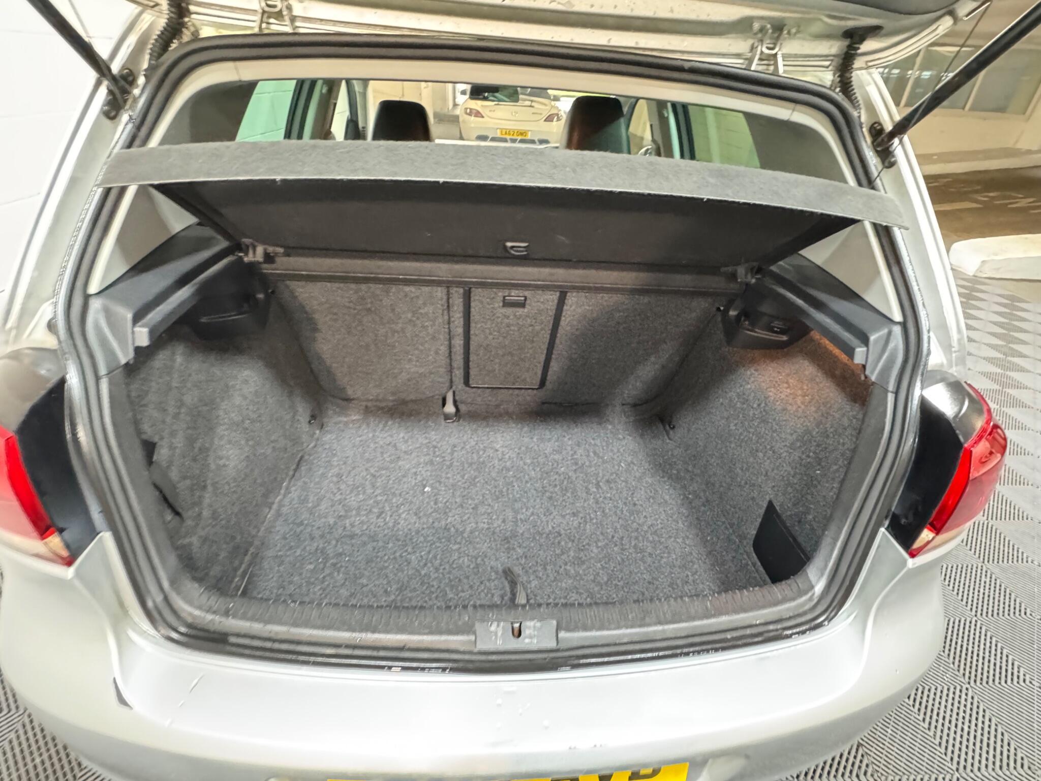 Volkswagen Golf - Image 13