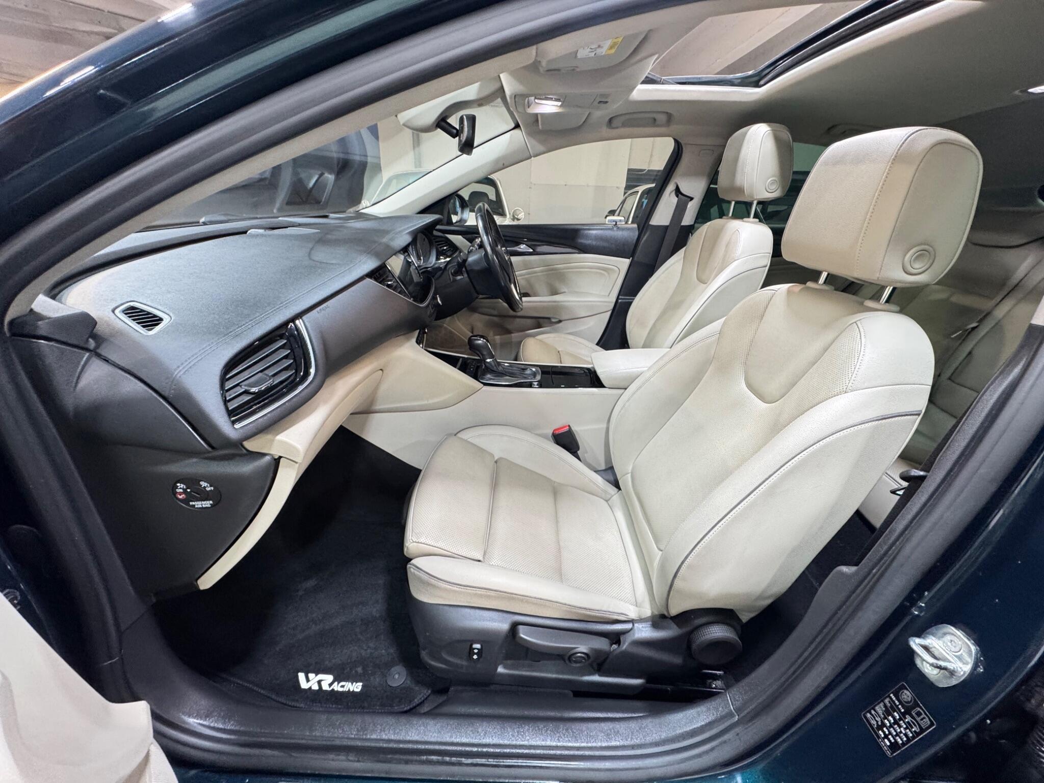 Vauxhall Insignia - Image 10