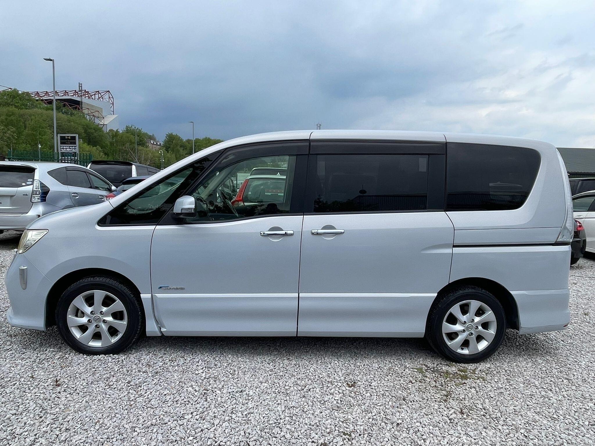 Nissan Serena - Image 7