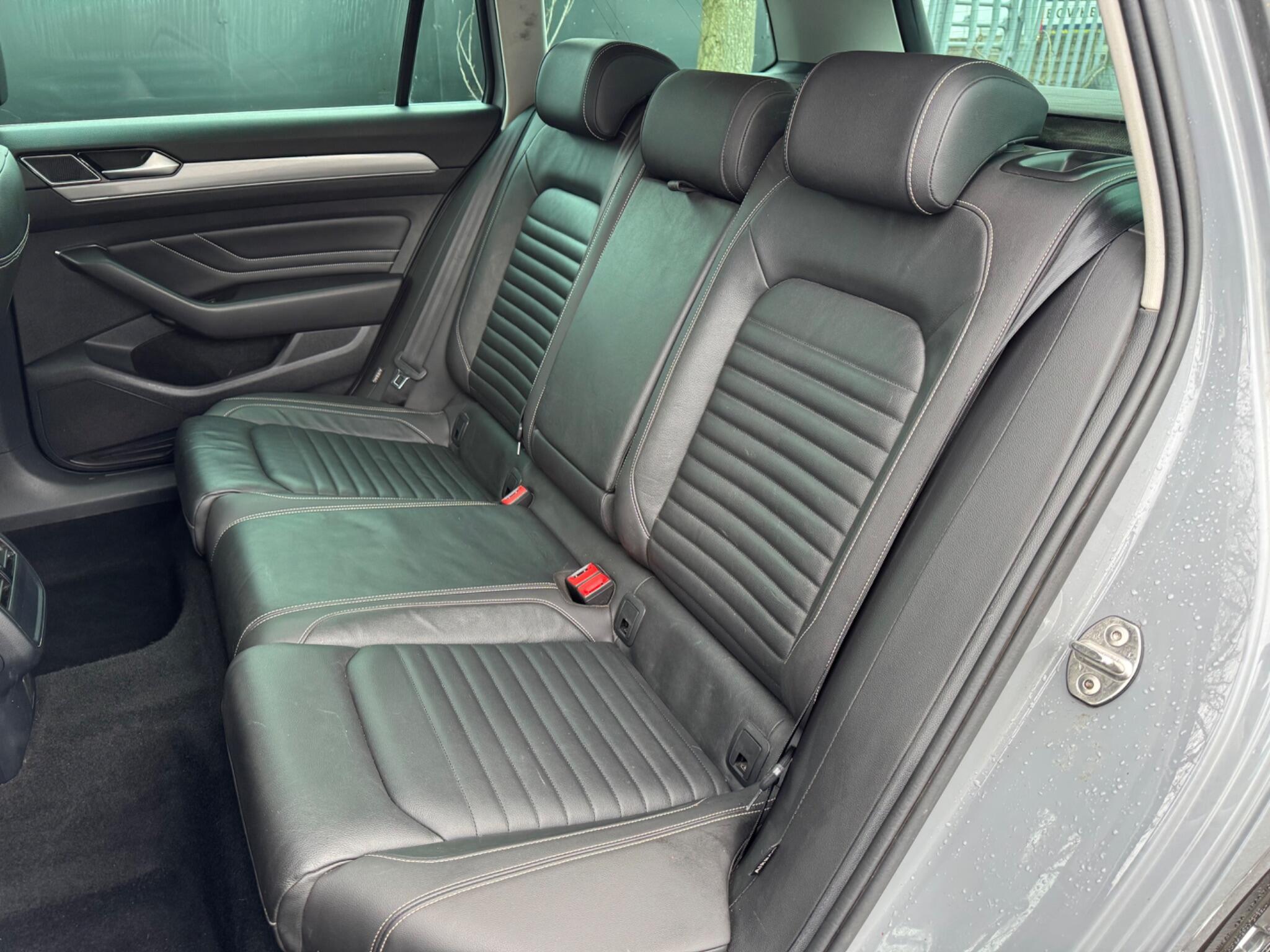 Volkswagen Passat - Image 14