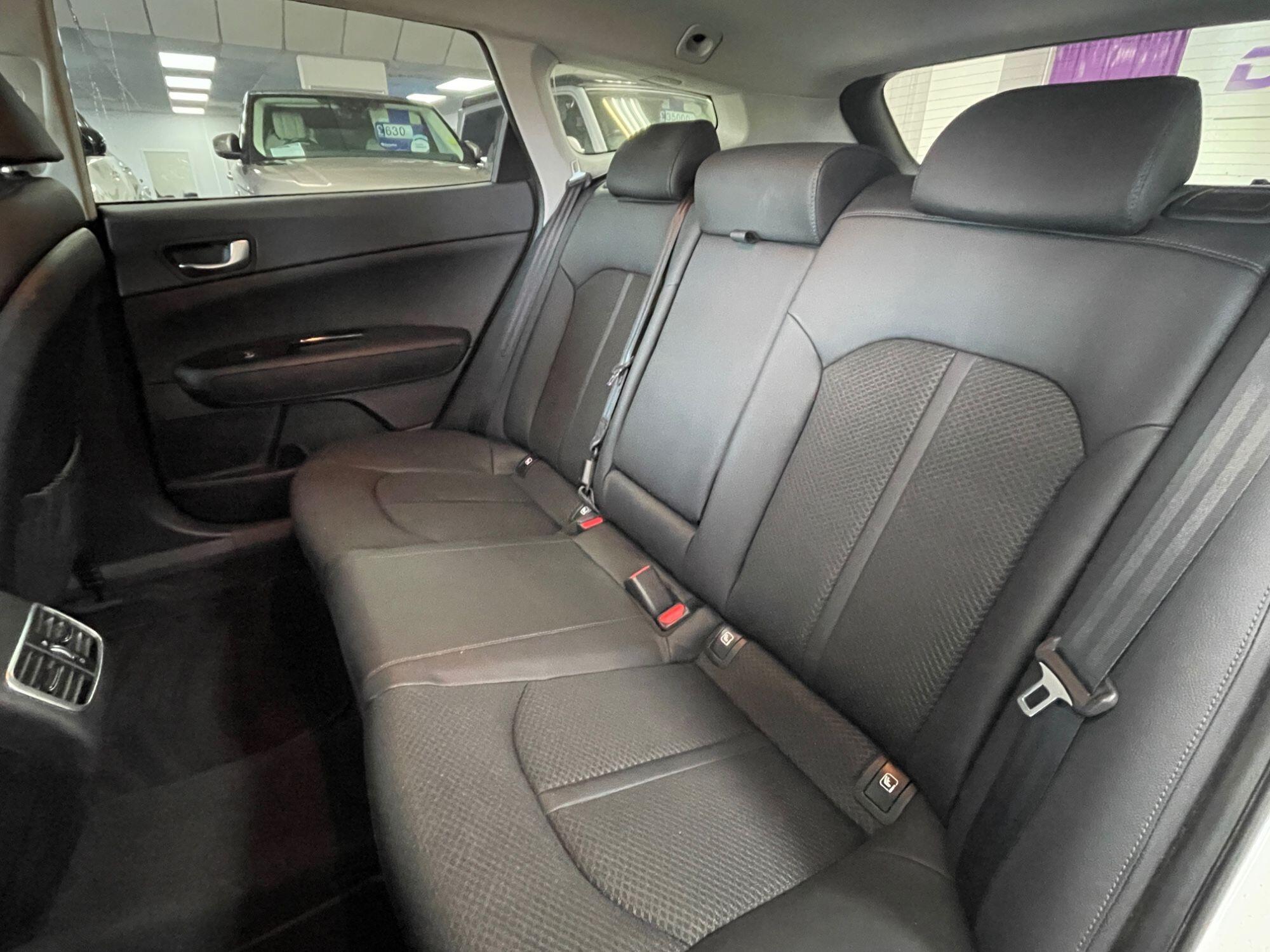 Kia Optima - Image 27