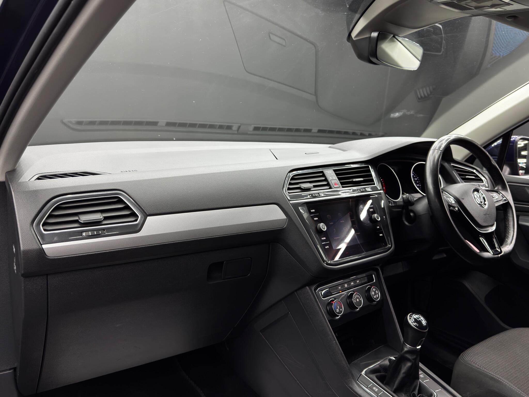 Volkswagen Tiguan - Image 11