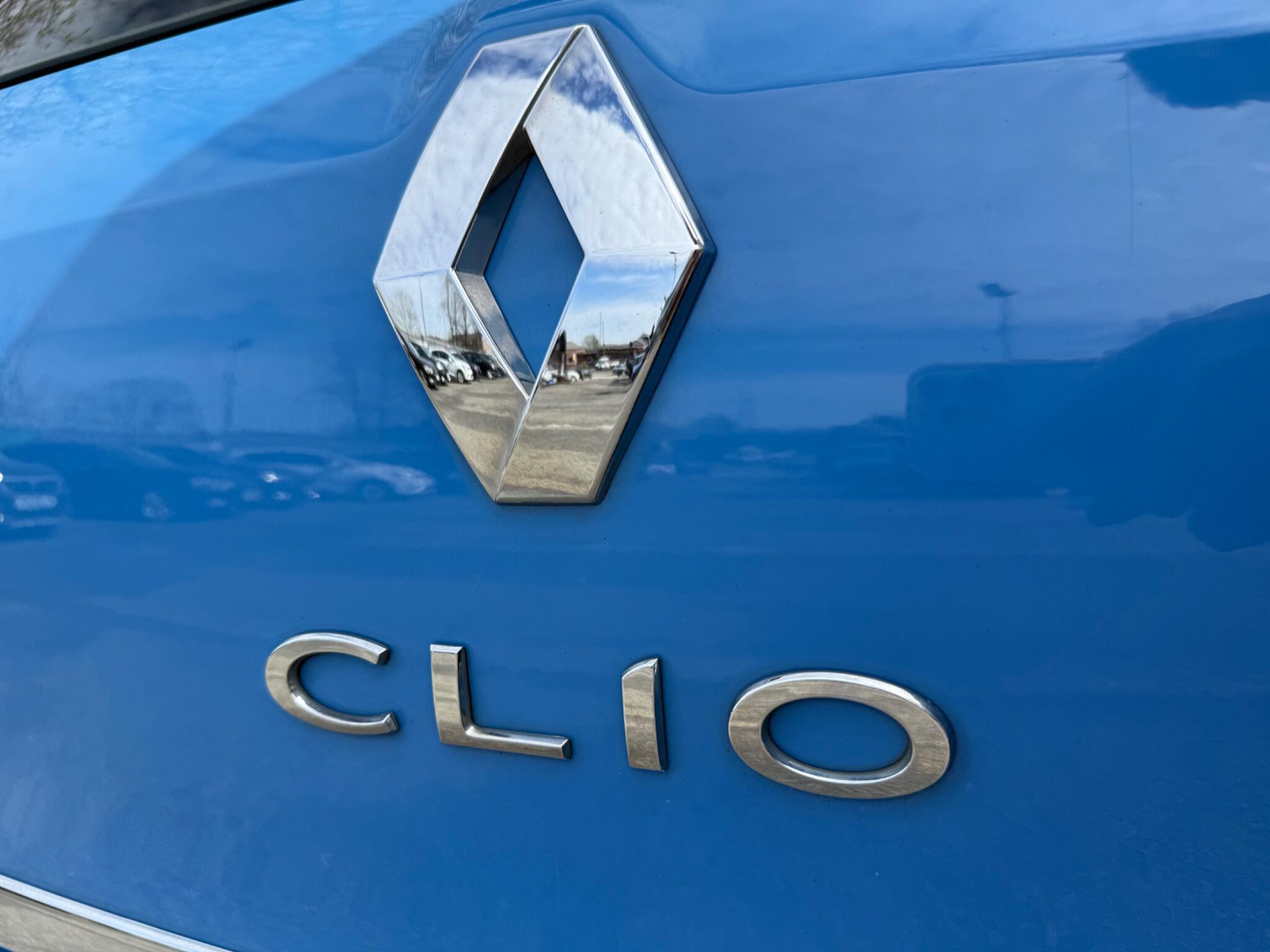 Renault Clio - Image 46
