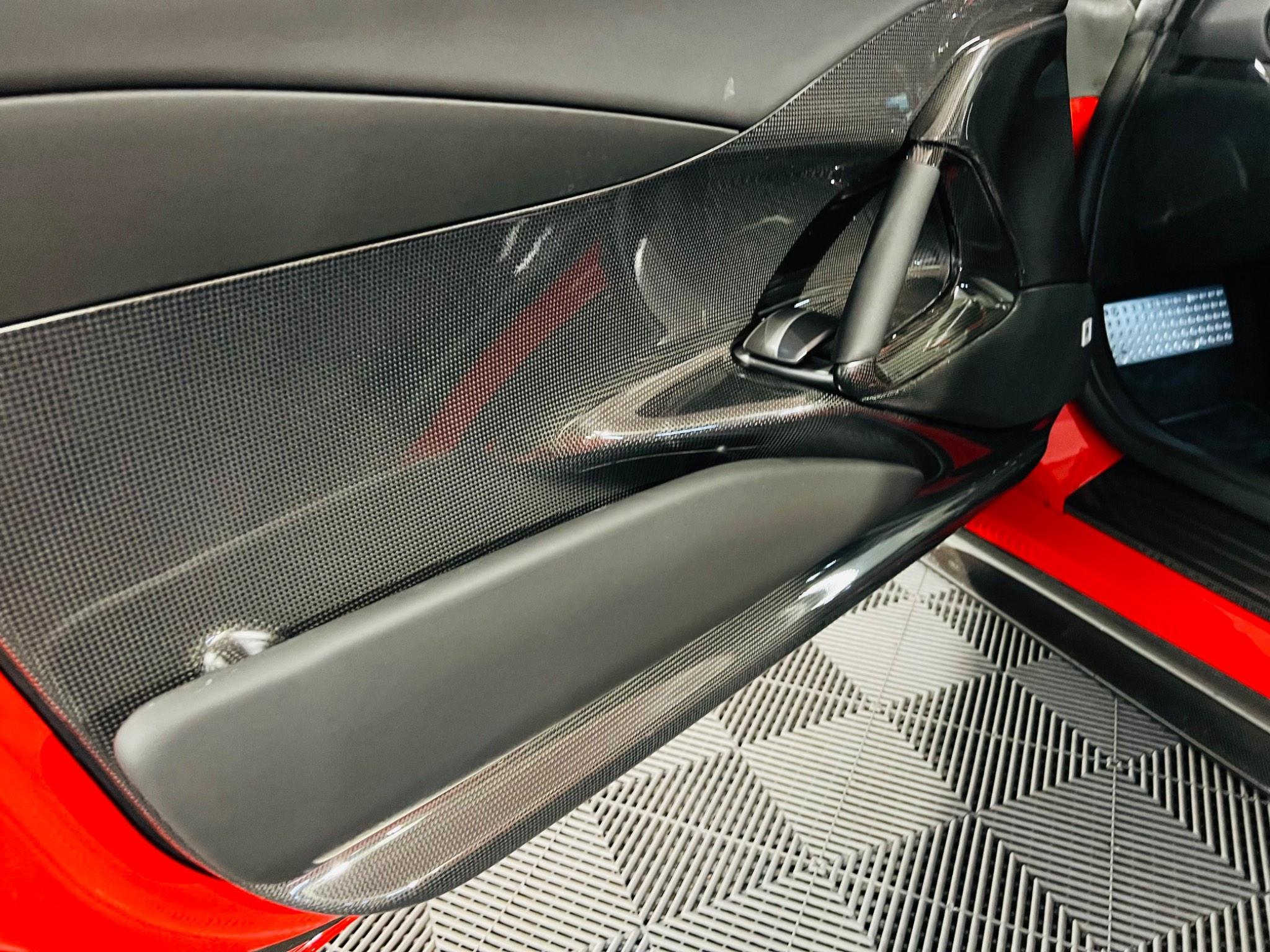 Ferrari 812 Competizione - Image 17