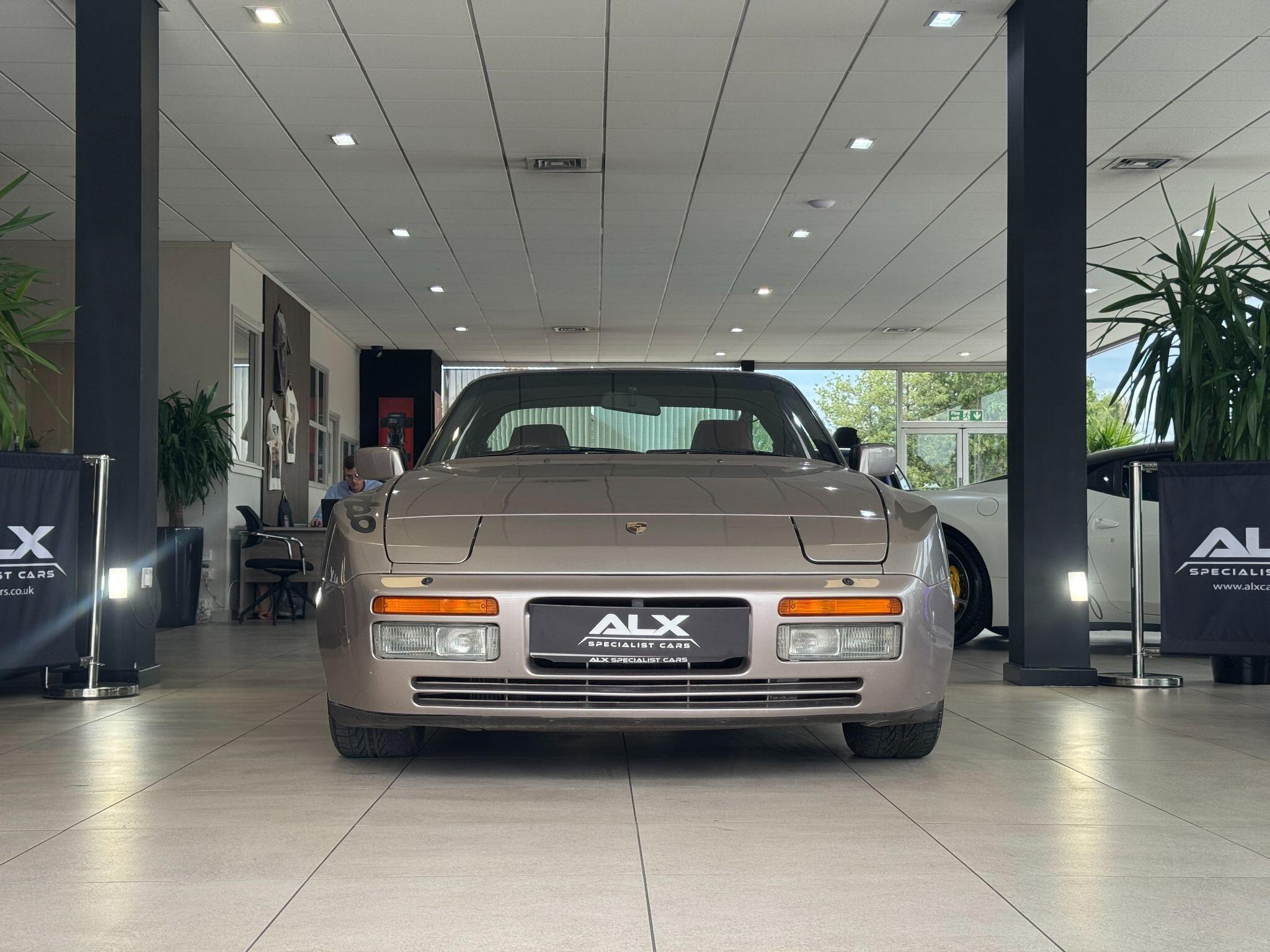 Porsche 944 - Image 9