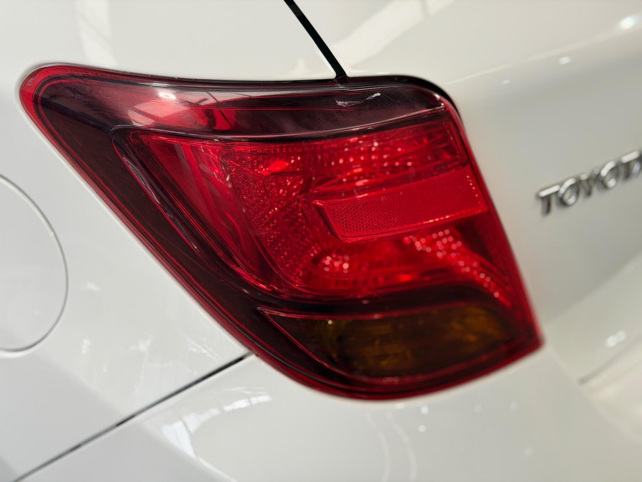 Toyota Yaris - Image 13