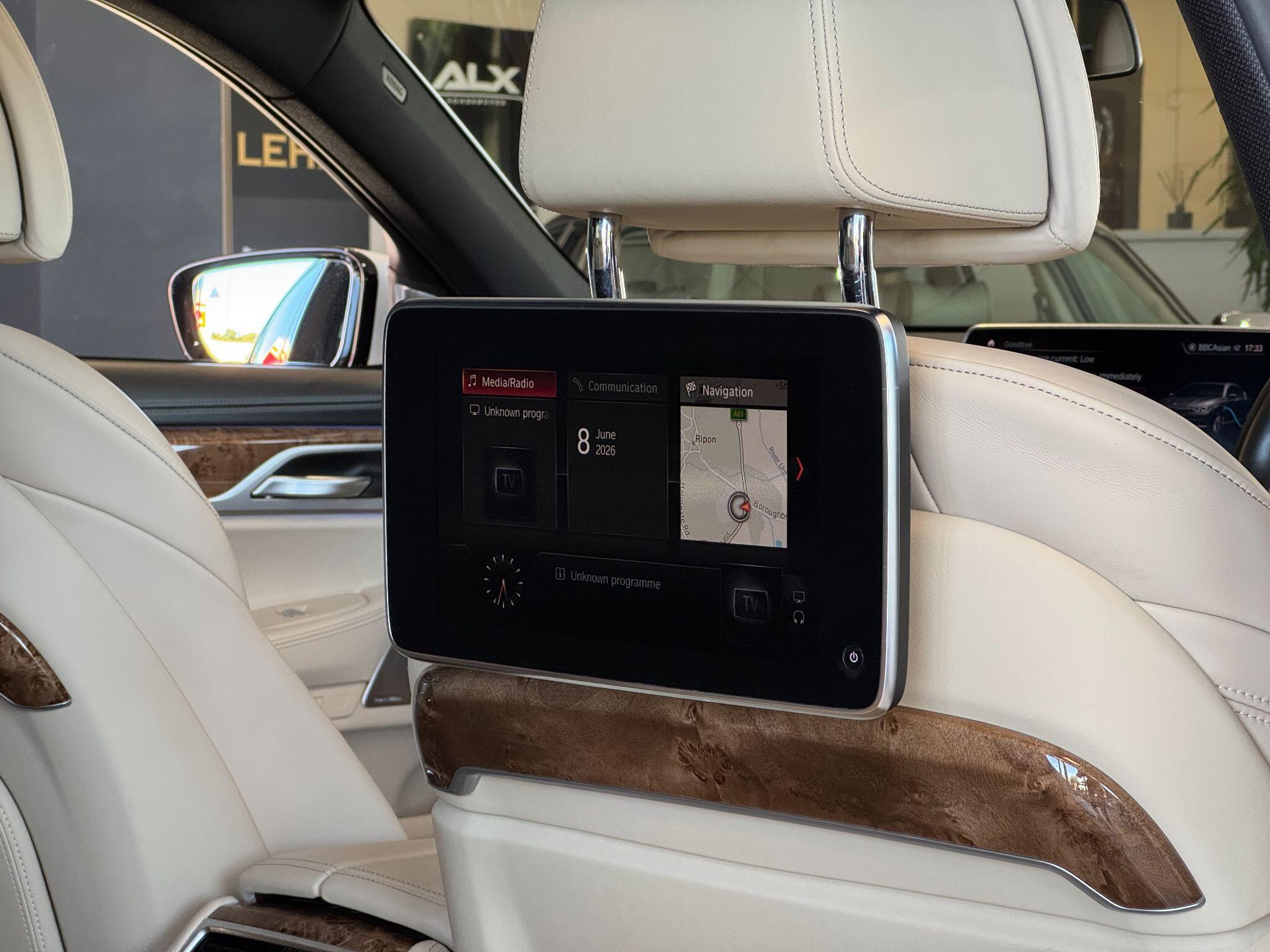 BMW 7 Series - Image 30